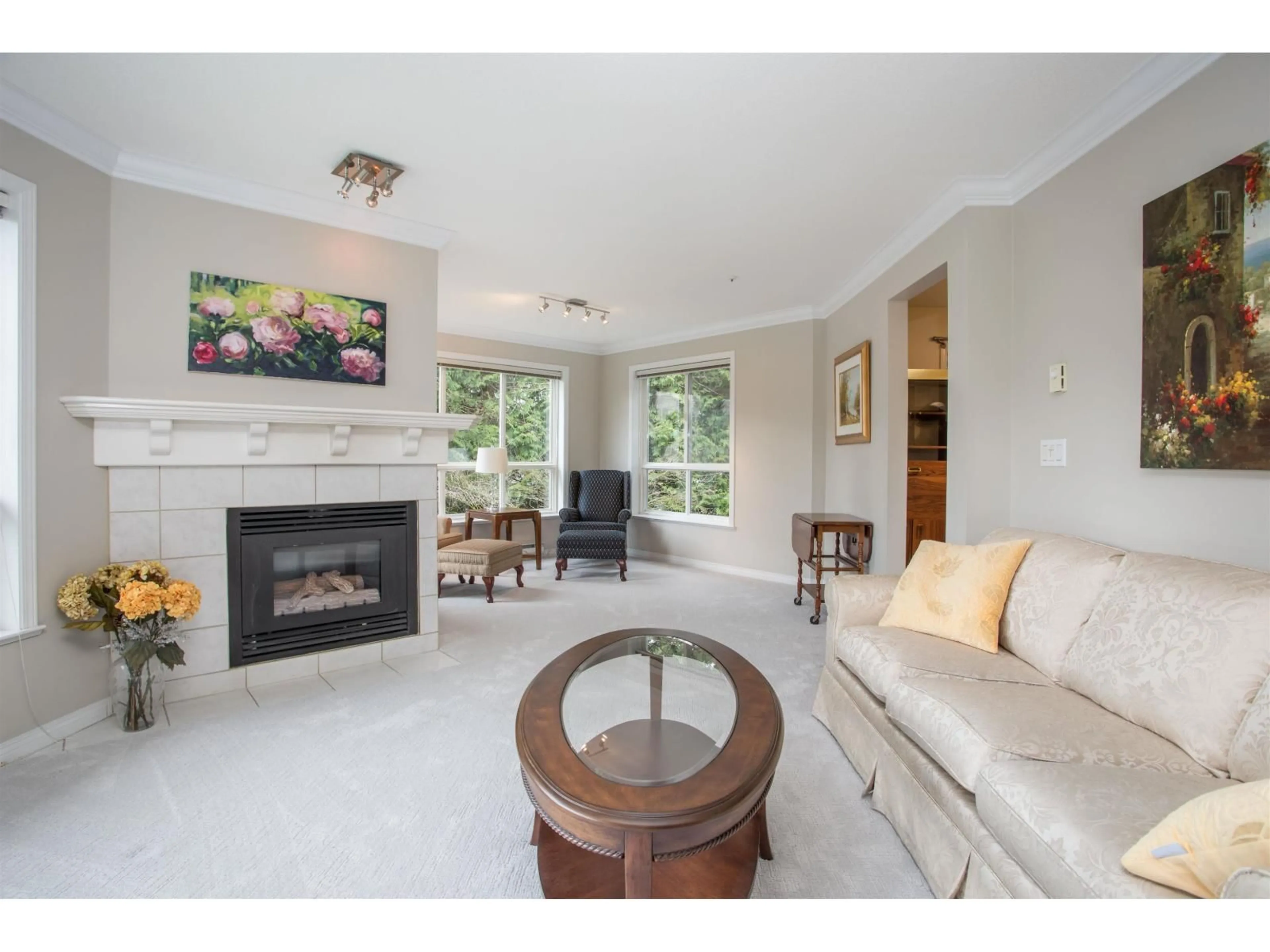 Living room with furniture, ceramic/tile floor for 311 - 15555 16, Surrey British Columbia V4A1R7