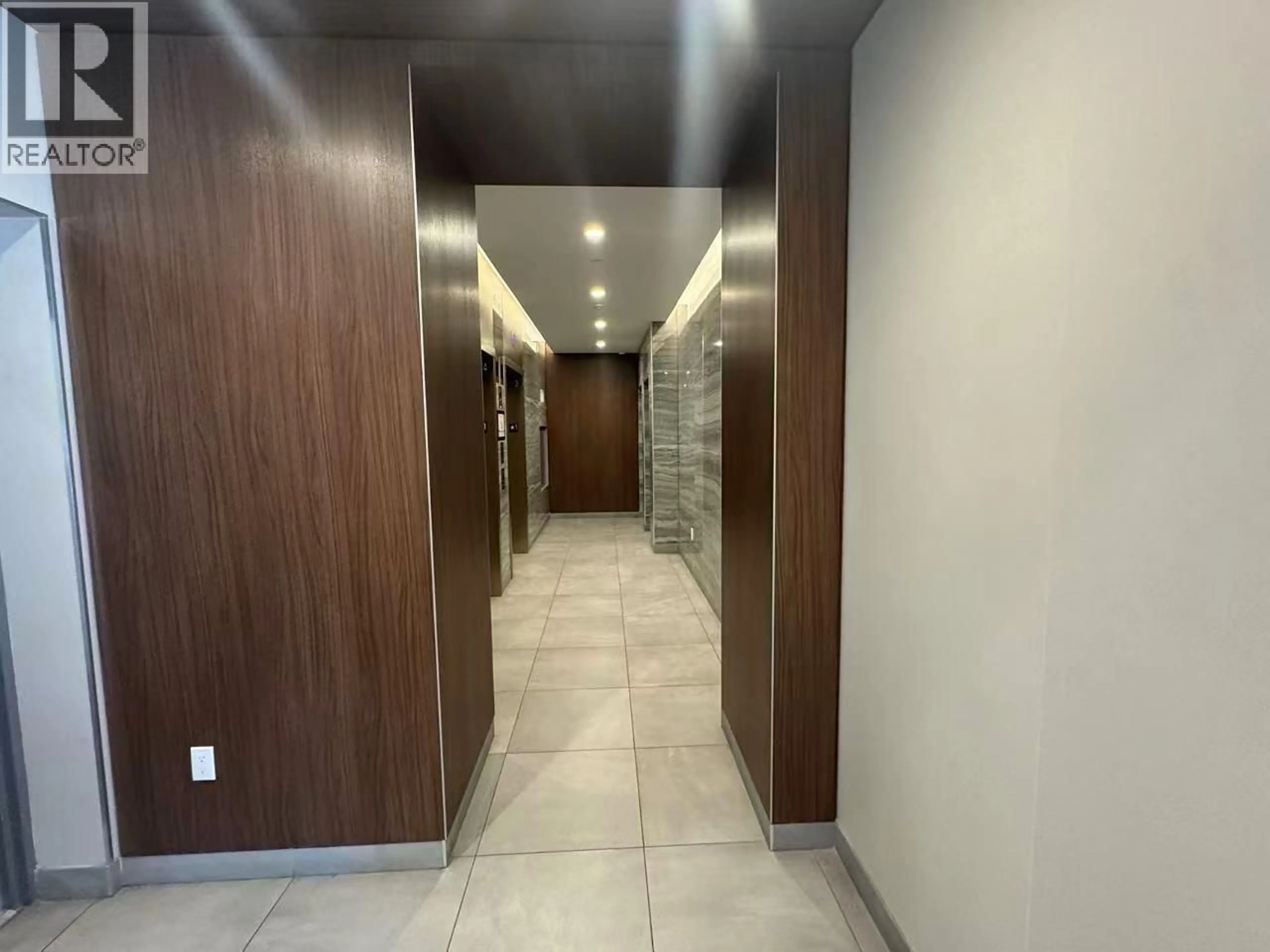 Indoor foyer for 608 - 3331 NO. 3 ROAD, Richmond British Columbia V6X2B6