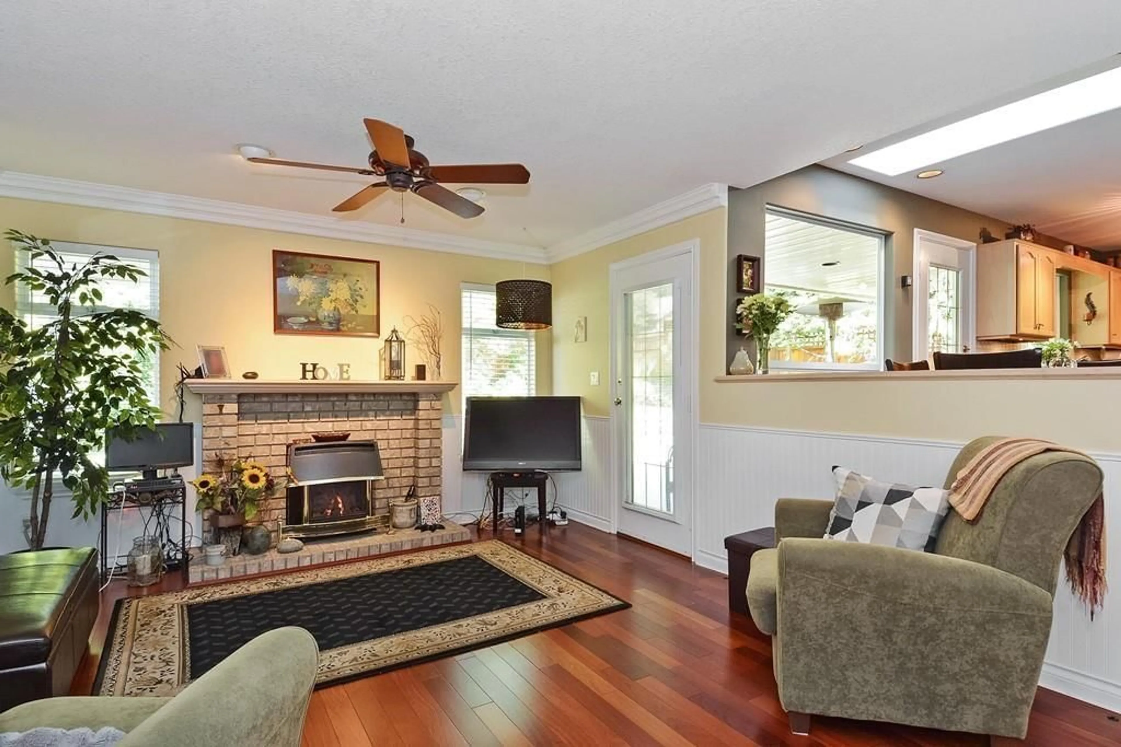 Living room with furniture, unknown for 925 161B, Surrey British Columbia V4A9M8