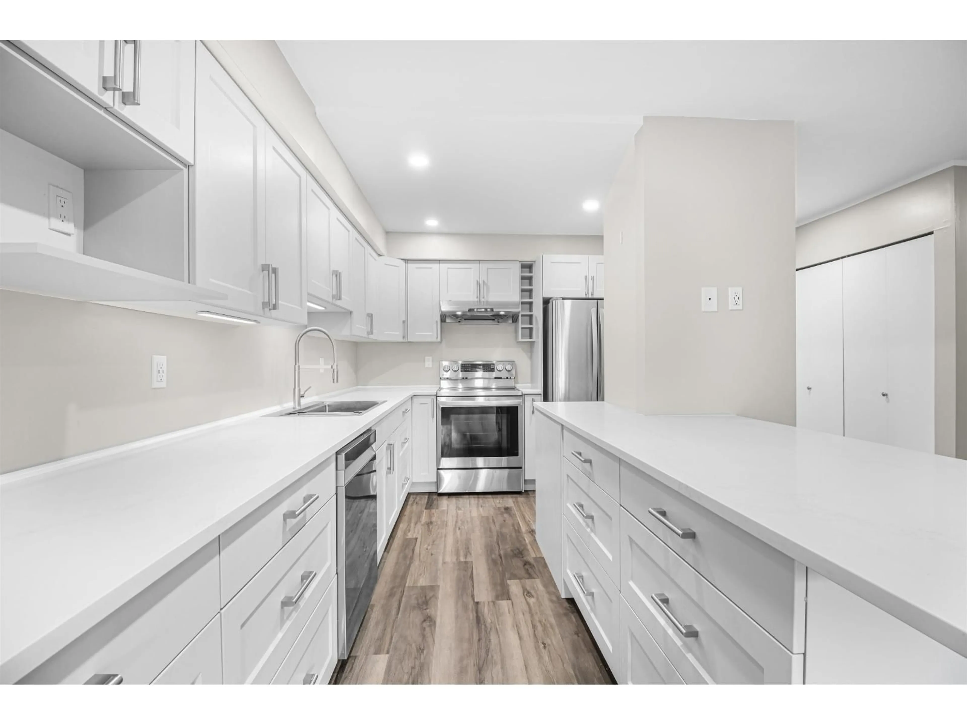 Open concept kitchen, unknown for 116 - 9635 121, Surrey British Columbia V3V7L8