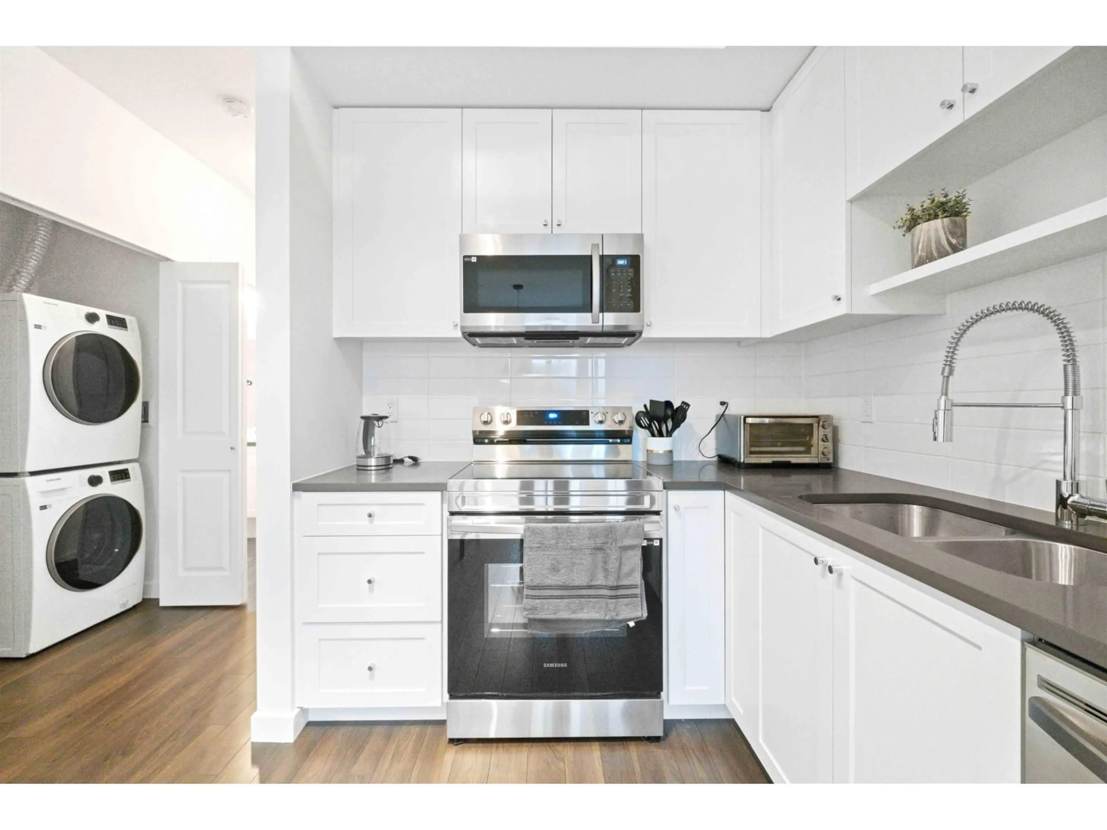Standard kitchen, unknown for 109 - 15848 FRASER, Surrey British Columbia V4N6X6