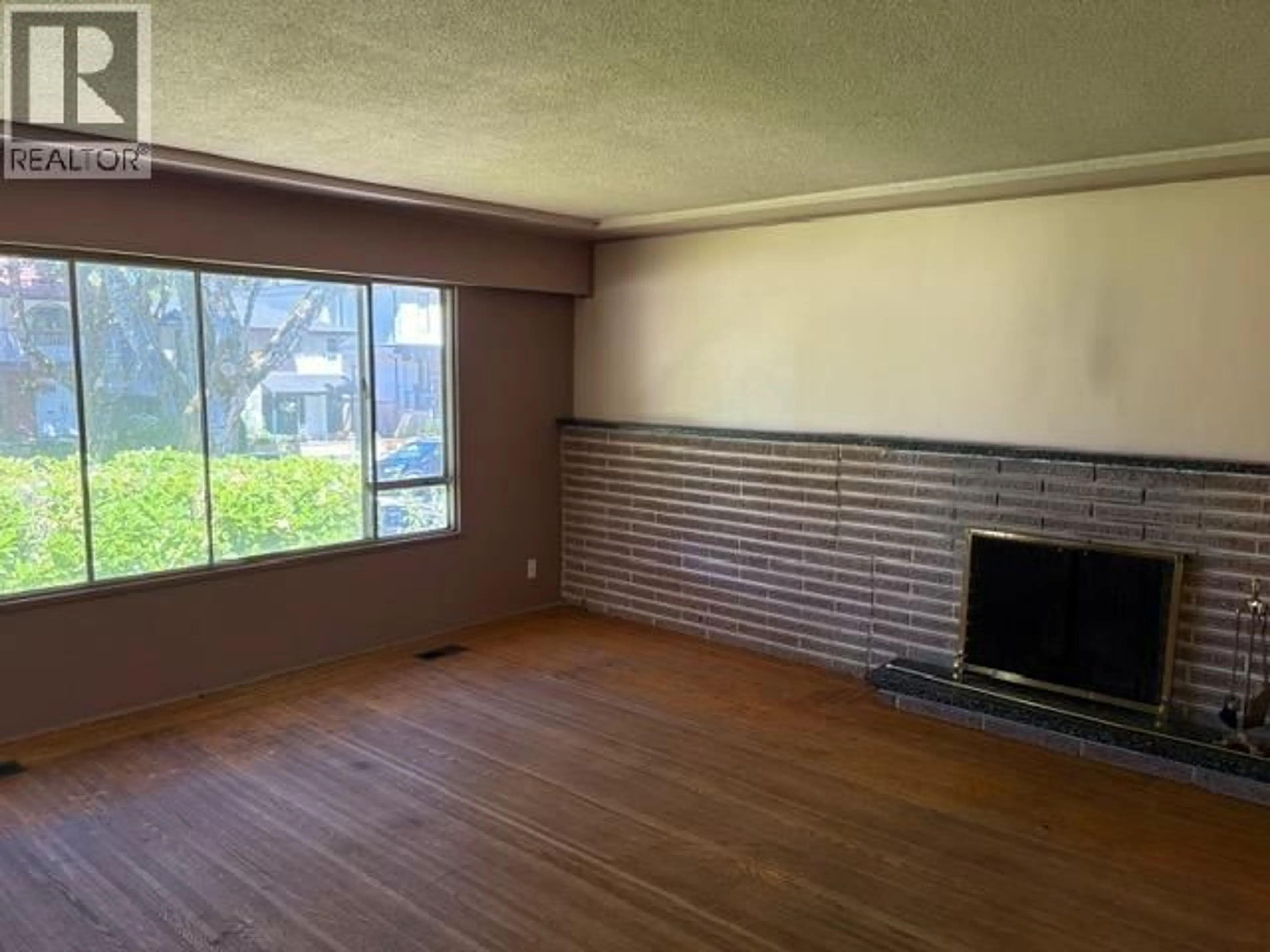 A pic of a room for 4204 VENABLES STREET, Burnaby British Columbia V5C2Z9