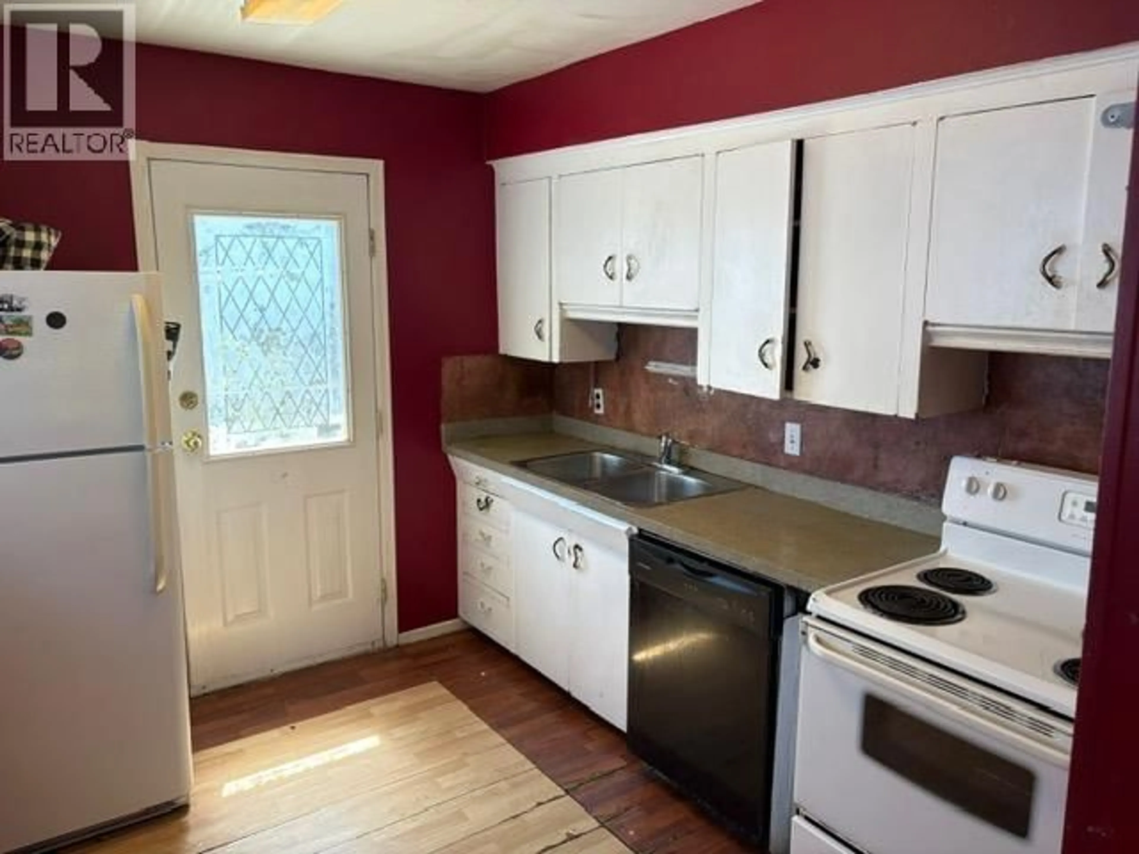 Standard kitchen, unknown for 4204 VENABLES STREET, Burnaby British Columbia V5C2Z9