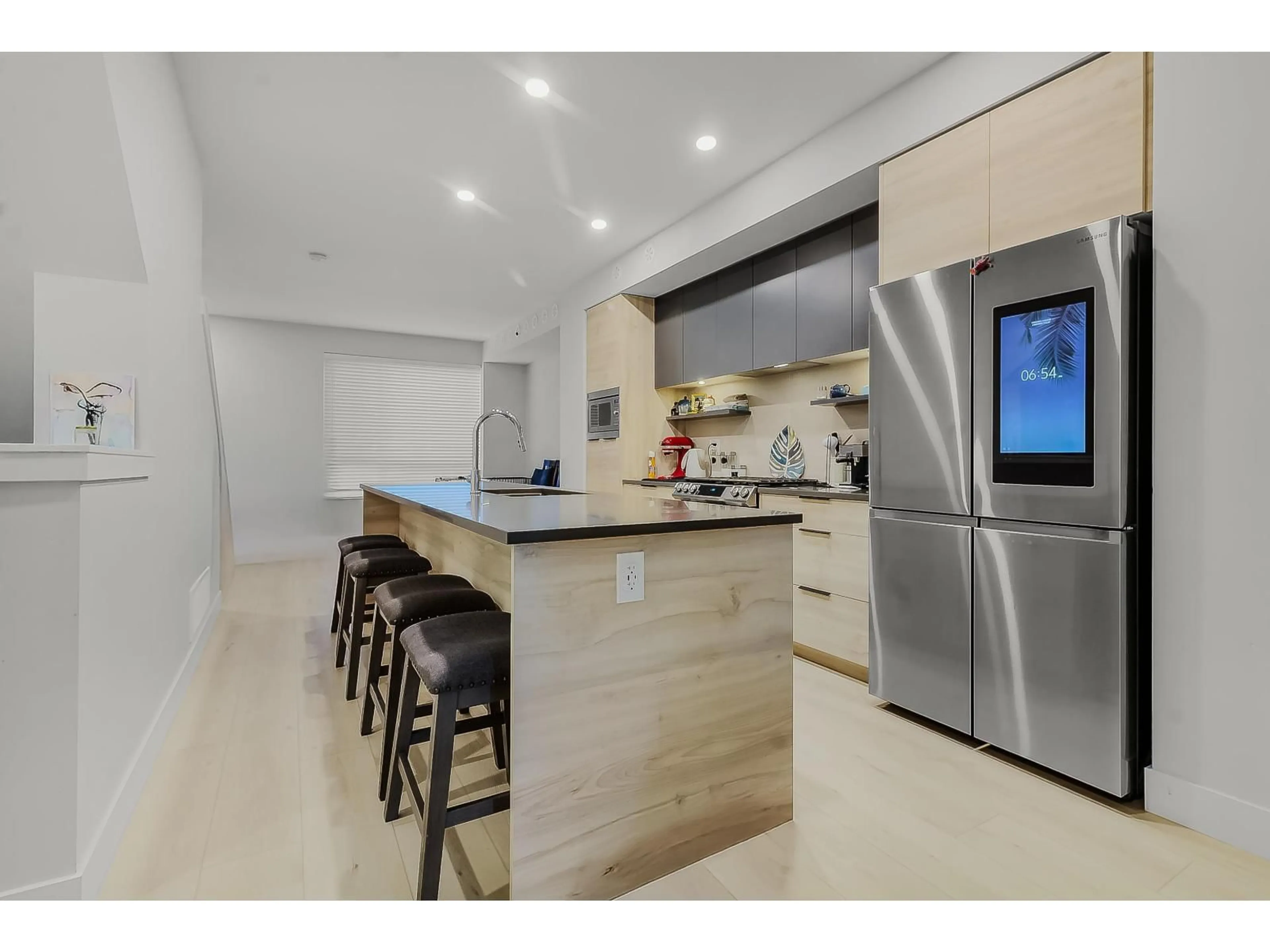 Open concept kitchen, unknown for 14 - 30530 CARDINAL, Abbotsford British Columbia V2T0L5