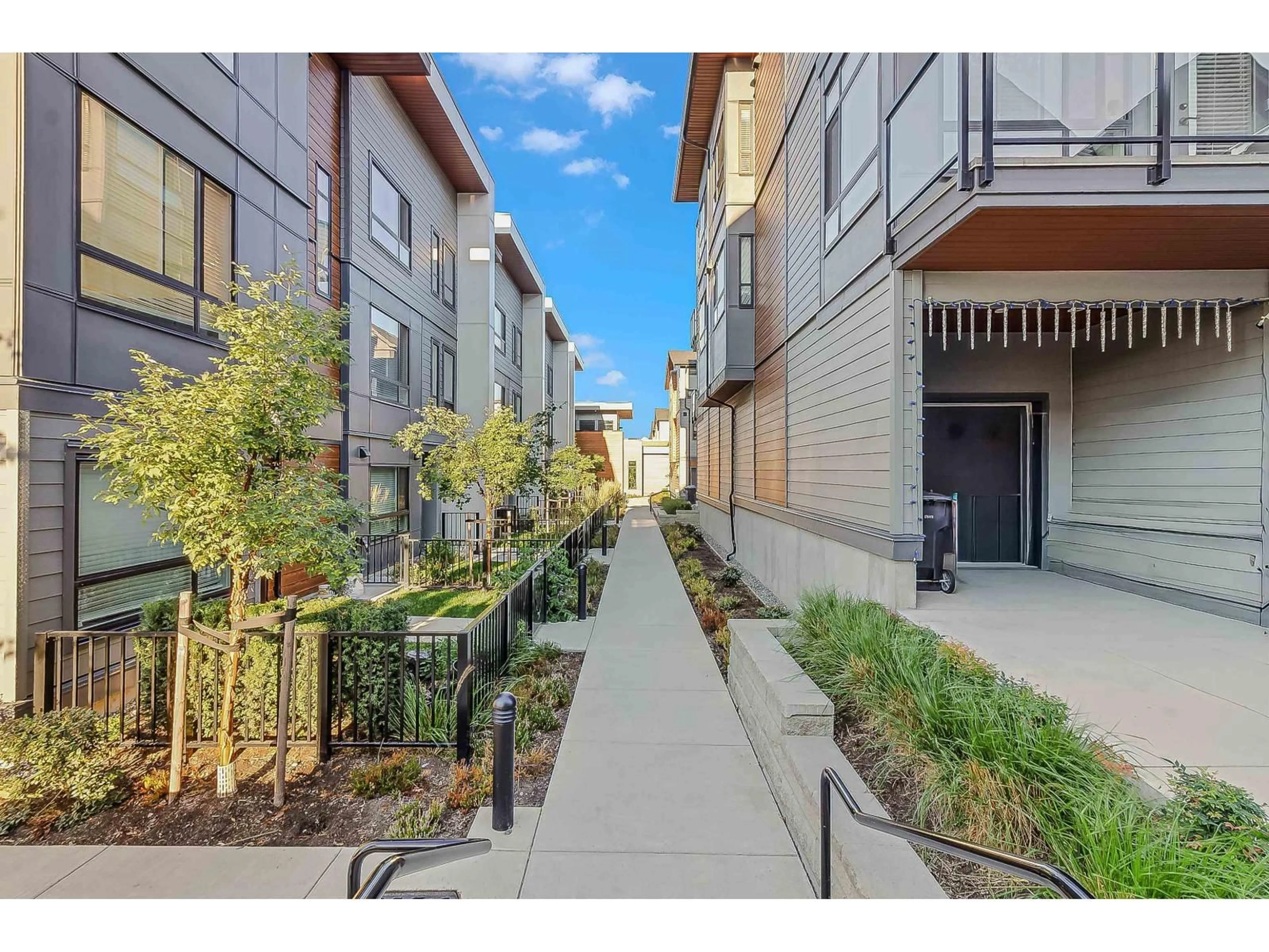 Patio, street for 14 - 30530 CARDINAL, Abbotsford British Columbia V2T0L5