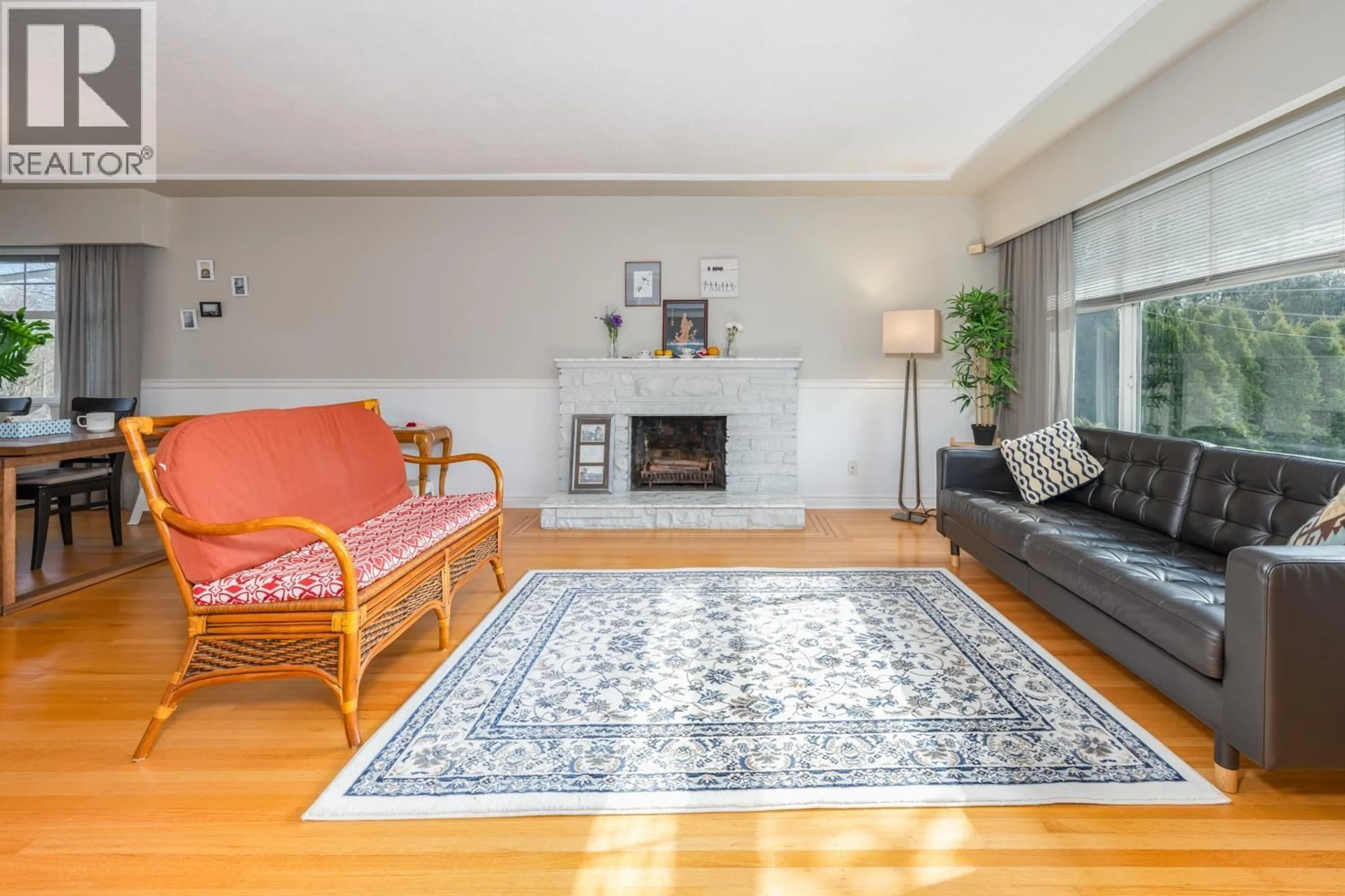 Living room with furniture, unknown for 9263 10TH AVENUE, Burnaby British Columbia V3N2T3