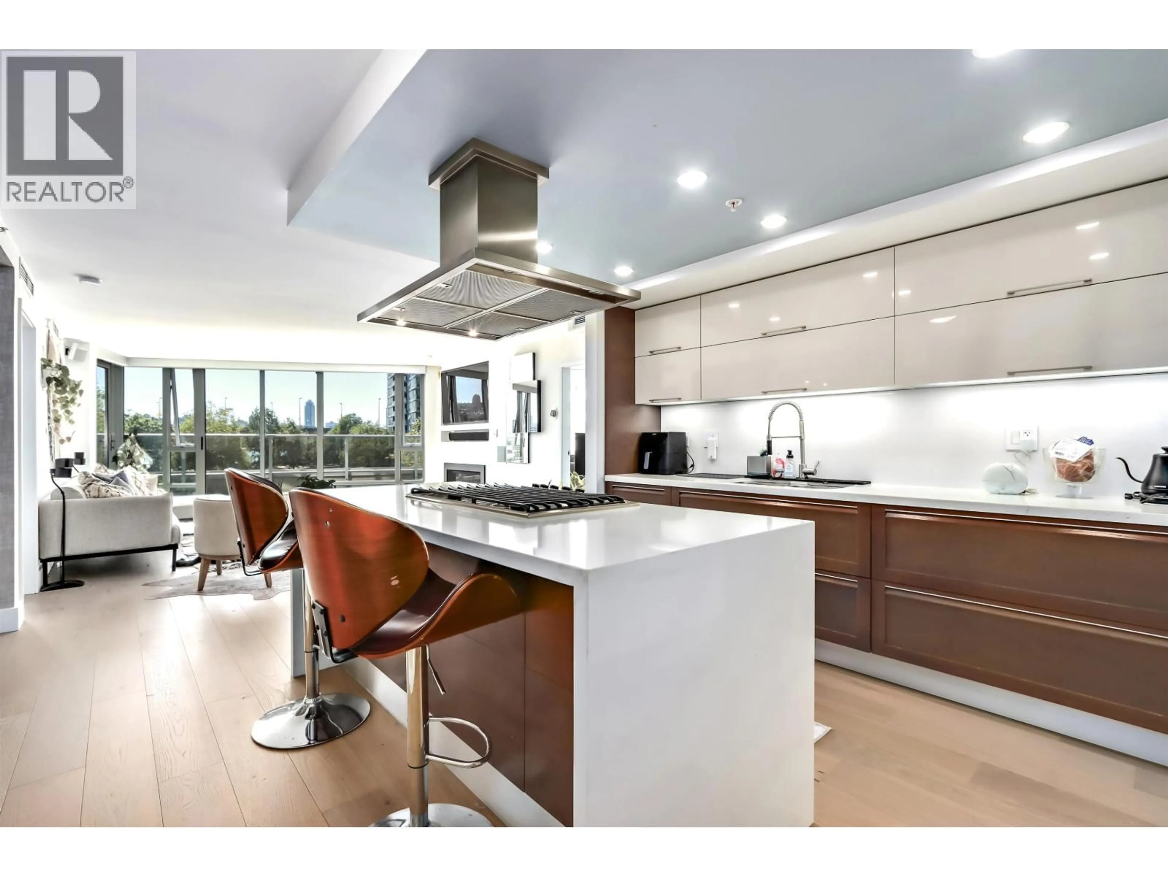 Contemporary kitchen, unknown for 303 - 8 SMITHE MEWS, Vancouver British Columbia V6B0A5