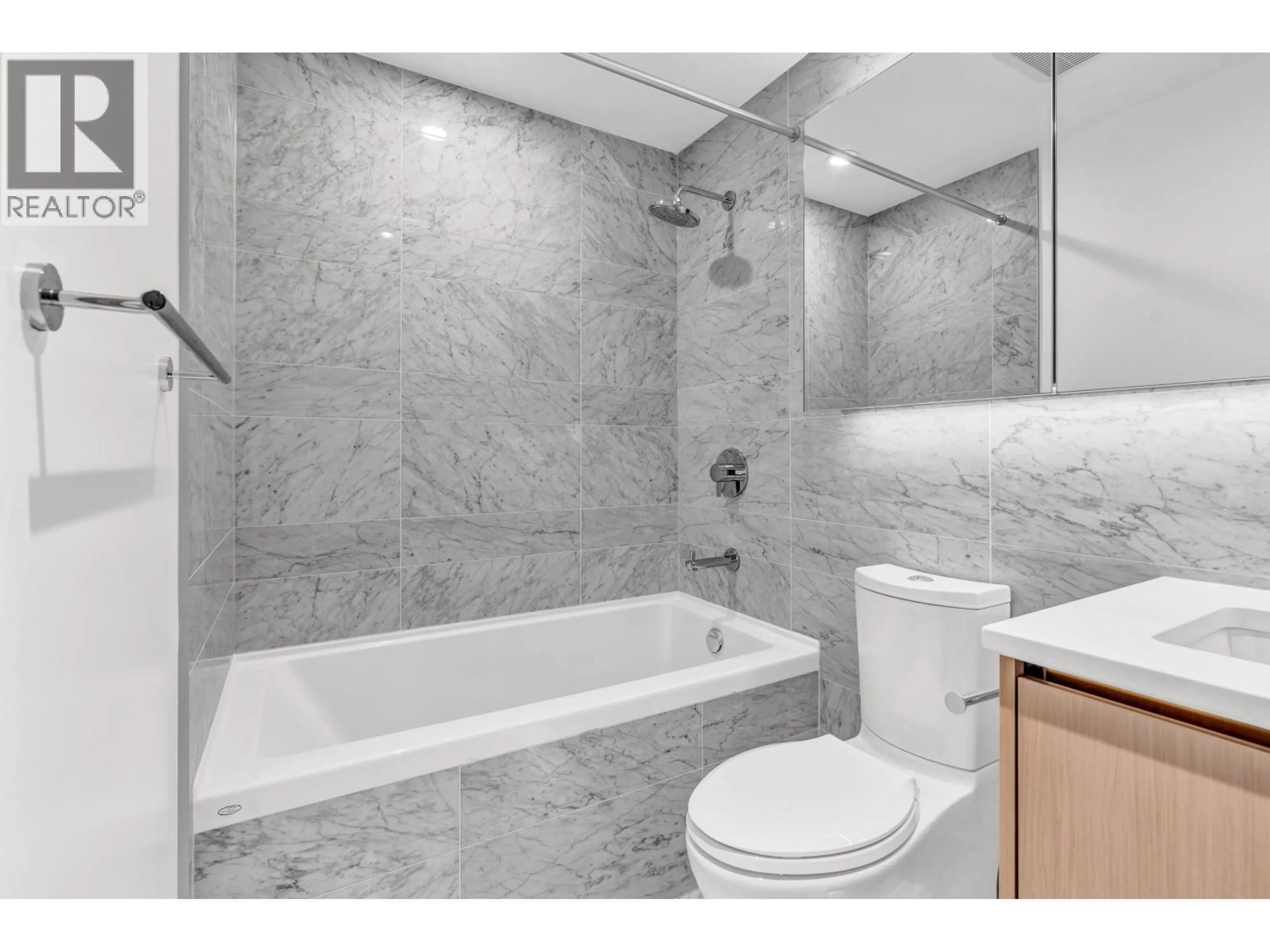 Standard bathroom, ceramic/tile floor for 4601 - 4730 LOUGHEED HIGHWAY, Burnaby British Columbia V5C0M9