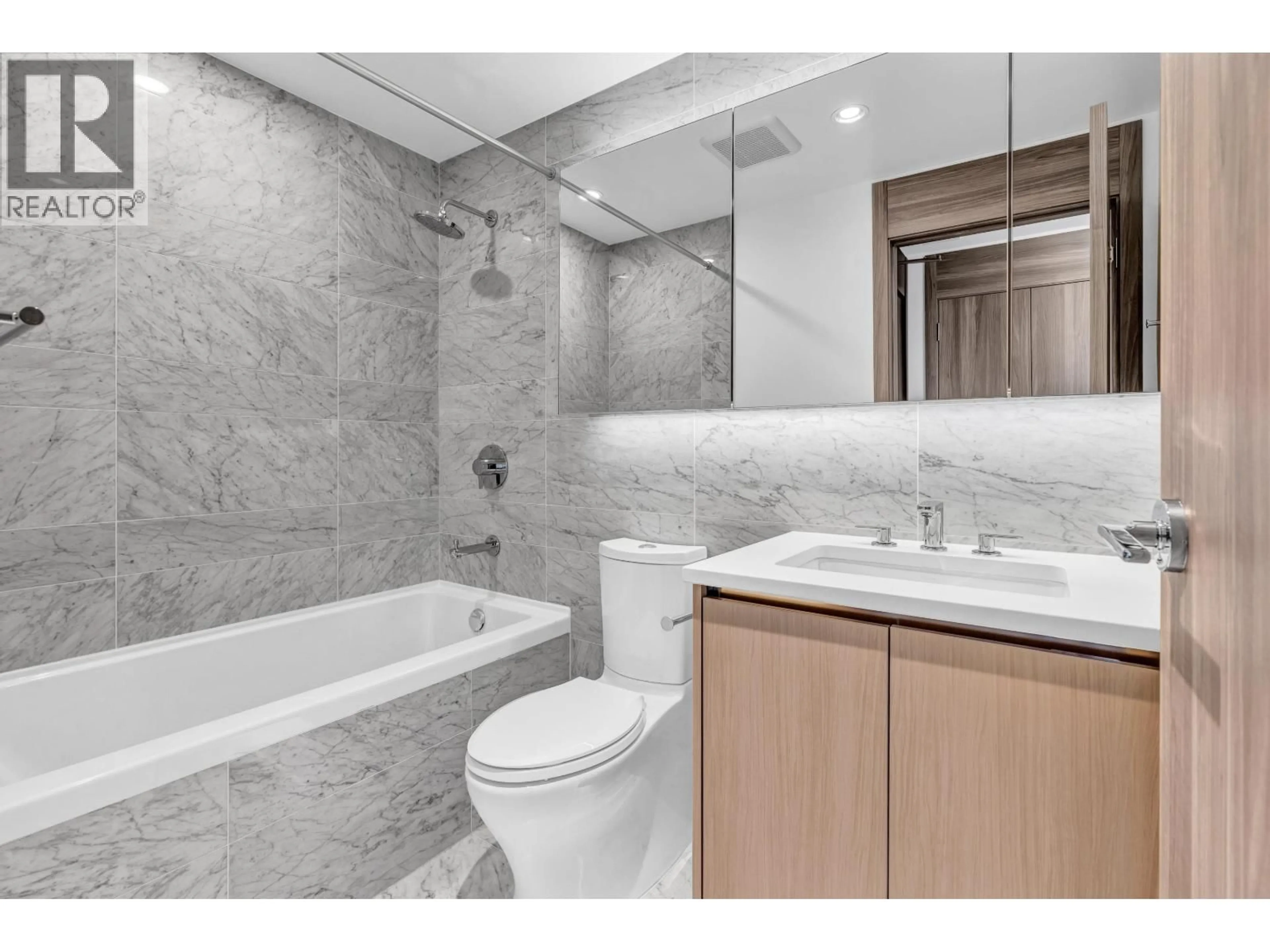 Standard bathroom, ceramic/tile floor for 4601 - 4730 LOUGHEED HIGHWAY, Burnaby British Columbia V5C0M9