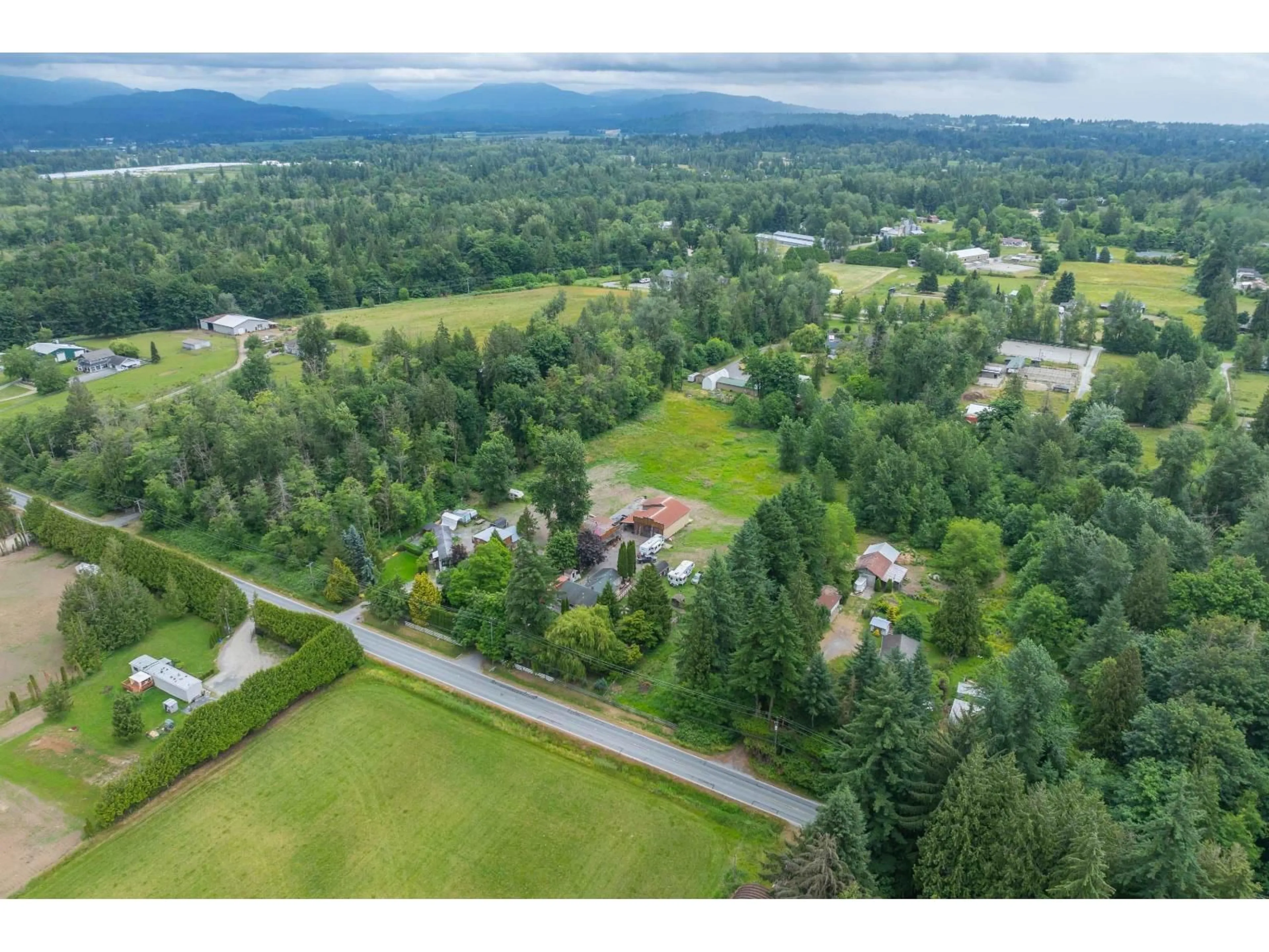 A pic from outside/outdoor area/front of a property/back of a property/a pic from drone, mountain view for 6578 256, Langley British Columbia V4W1T8