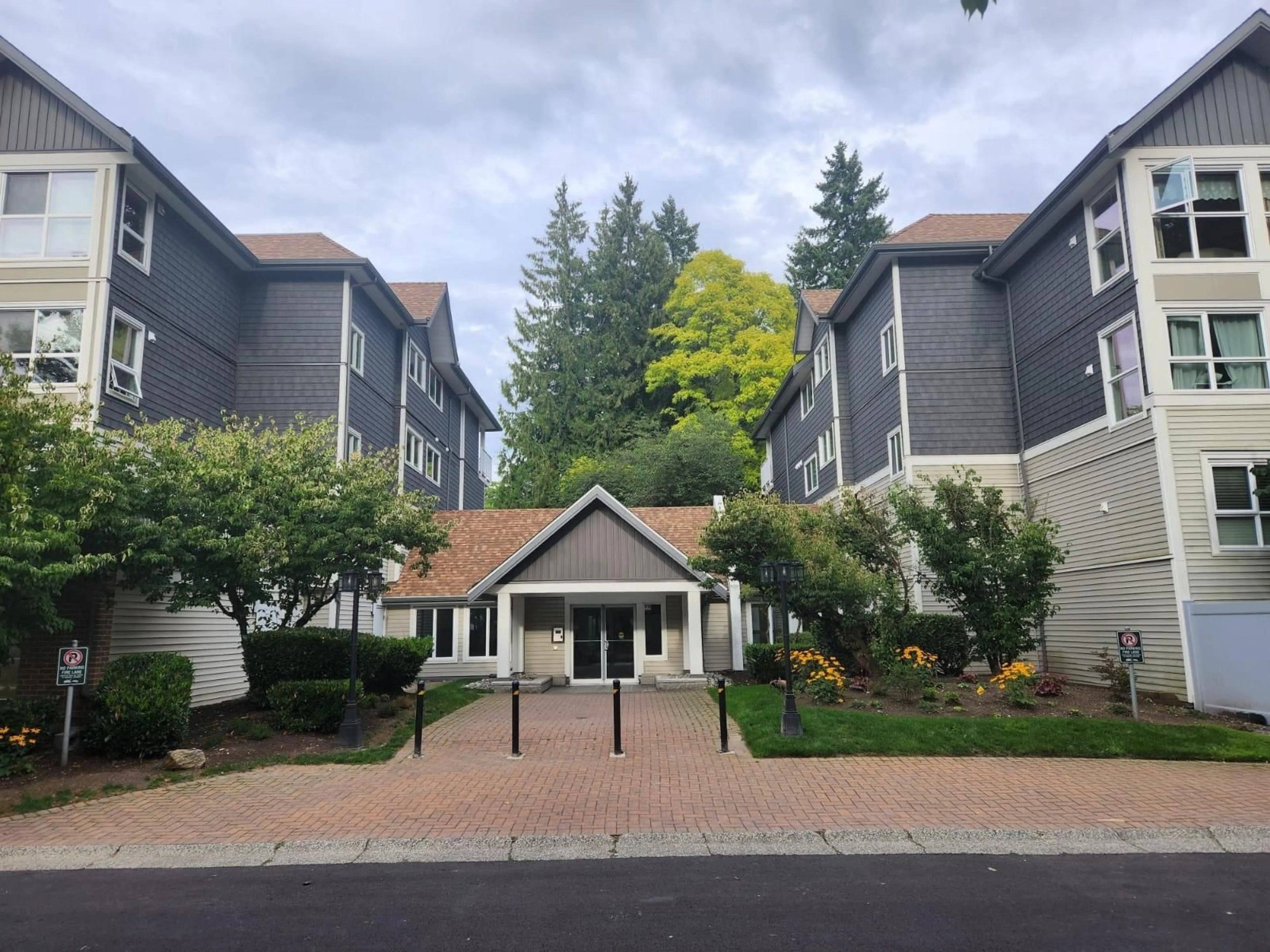 Unknown for 205 - 9668 148, Surrey British Columbia V3R0W2