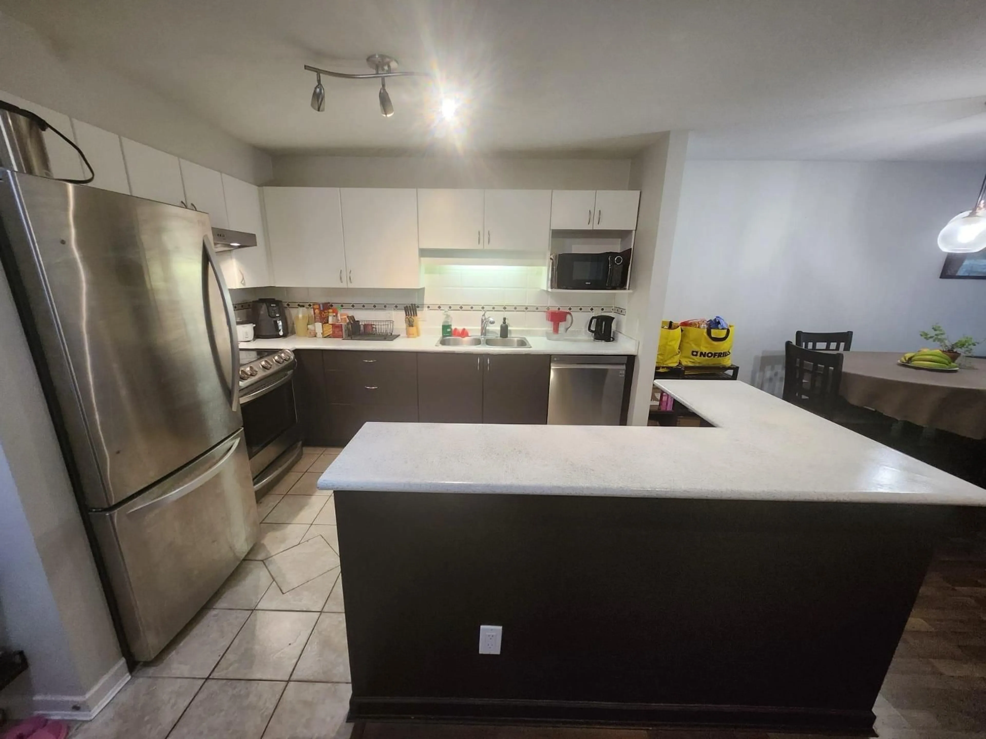 Standard kitchen, unknown for 205 - 9668 148, Surrey British Columbia V3R0W2