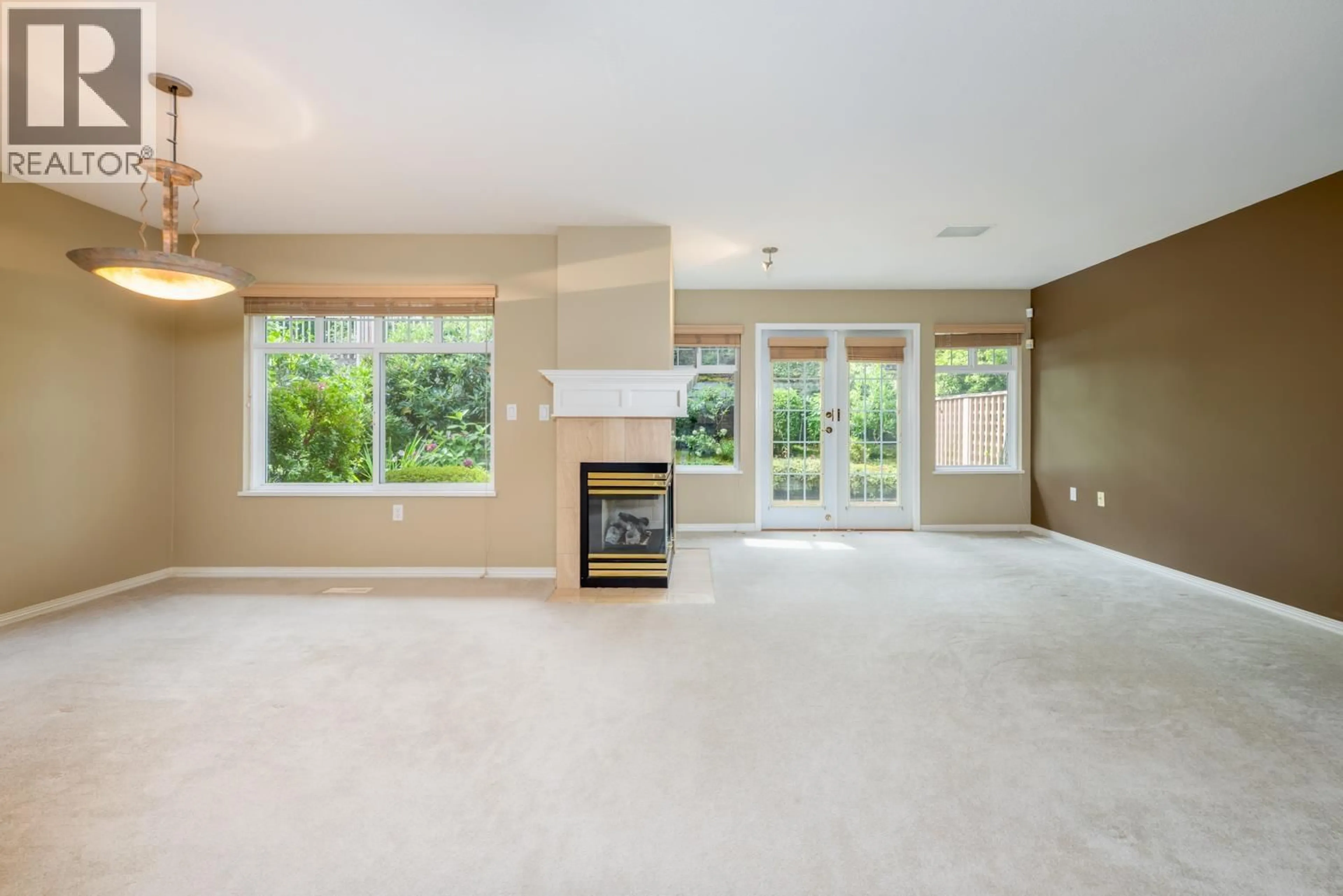 Open concept kitchen, ceramic/tile floor for 34 - 5201 OAKMOUNT CRESCENT, Burnaby British Columbia V5H4S8