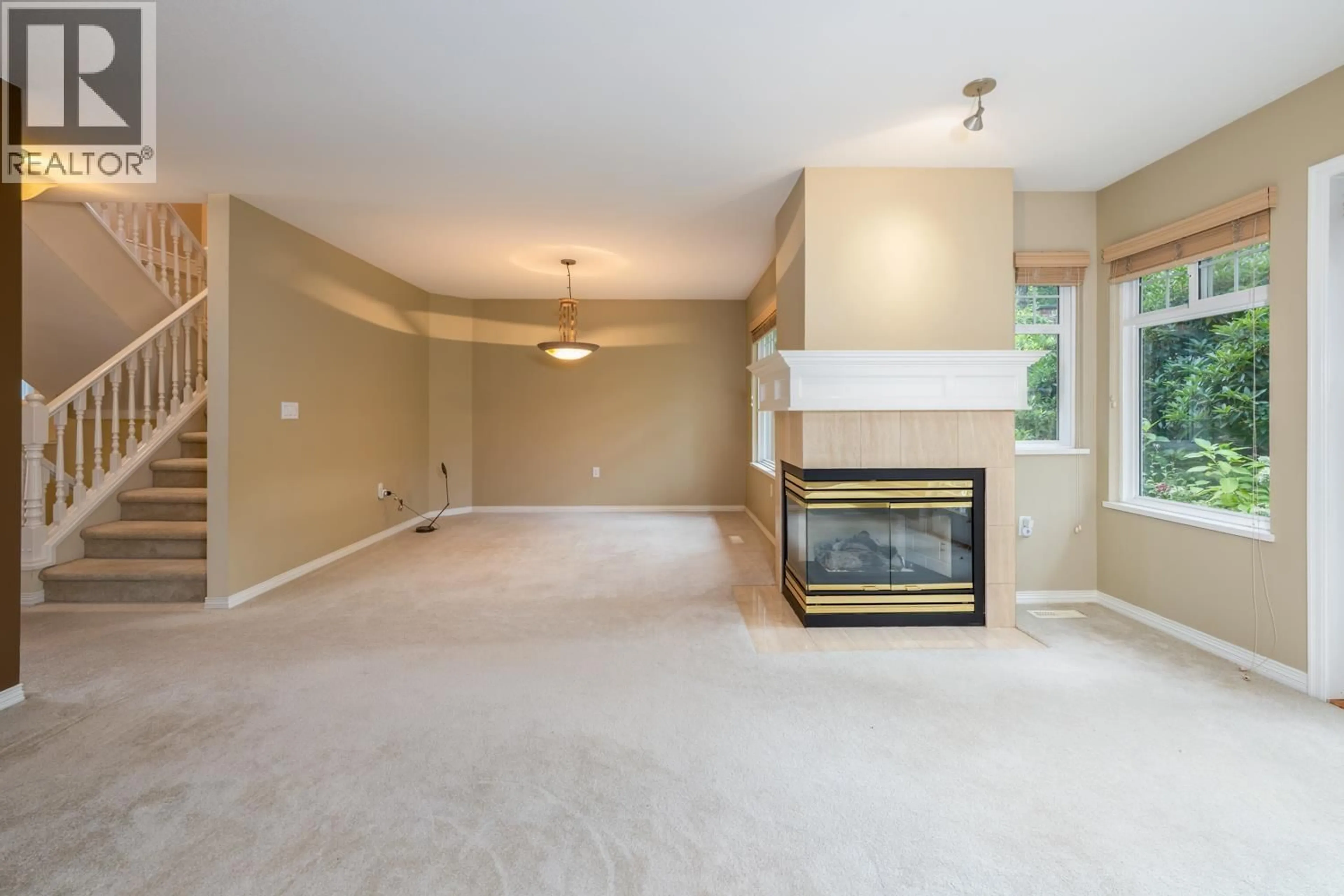 Living room with furniture, unknown for 34 - 5201 OAKMOUNT CRESCENT, Burnaby British Columbia V5H4S8