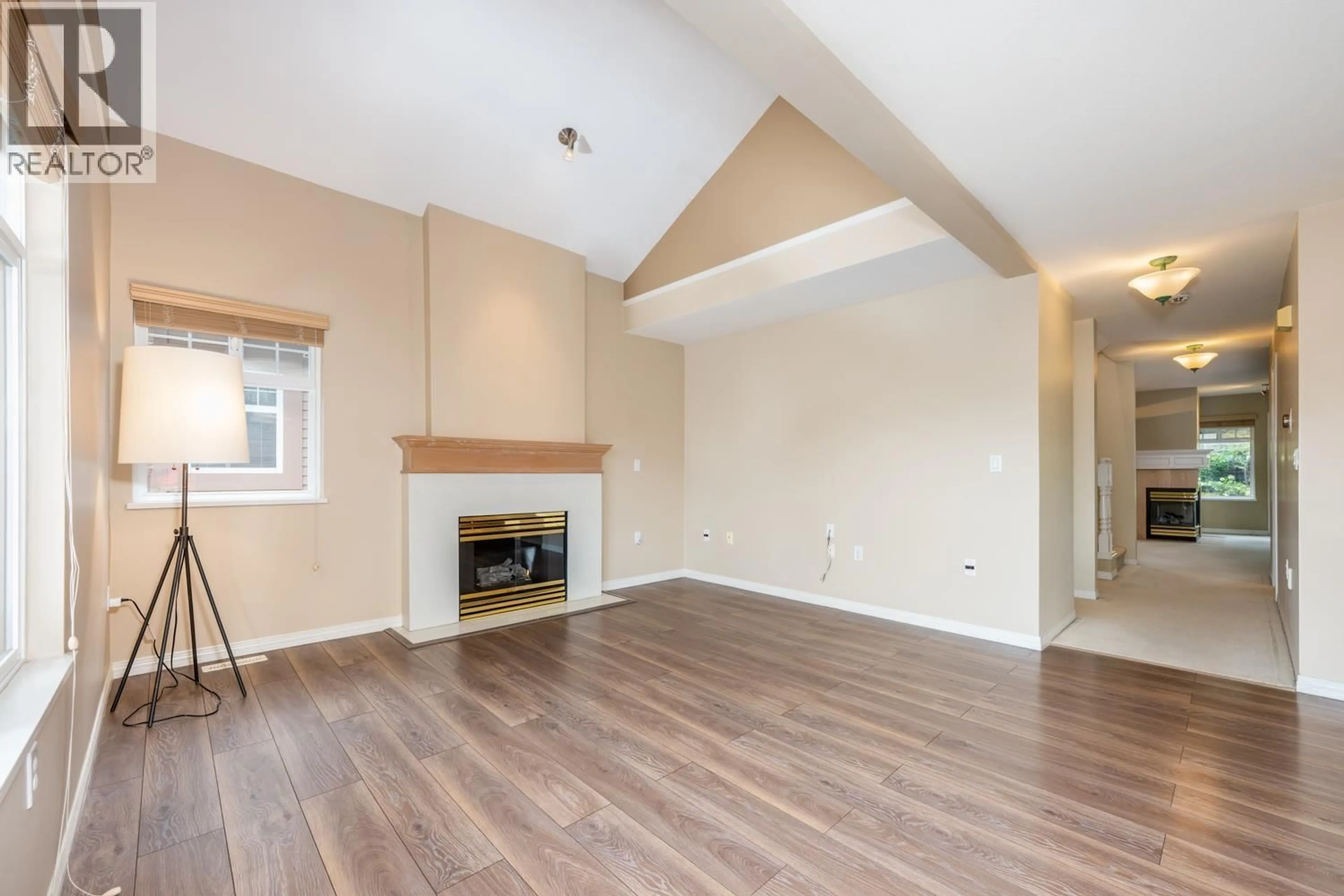 A pic of a room for 34 - 5201 OAKMOUNT CRESCENT, Burnaby British Columbia V5H4S8