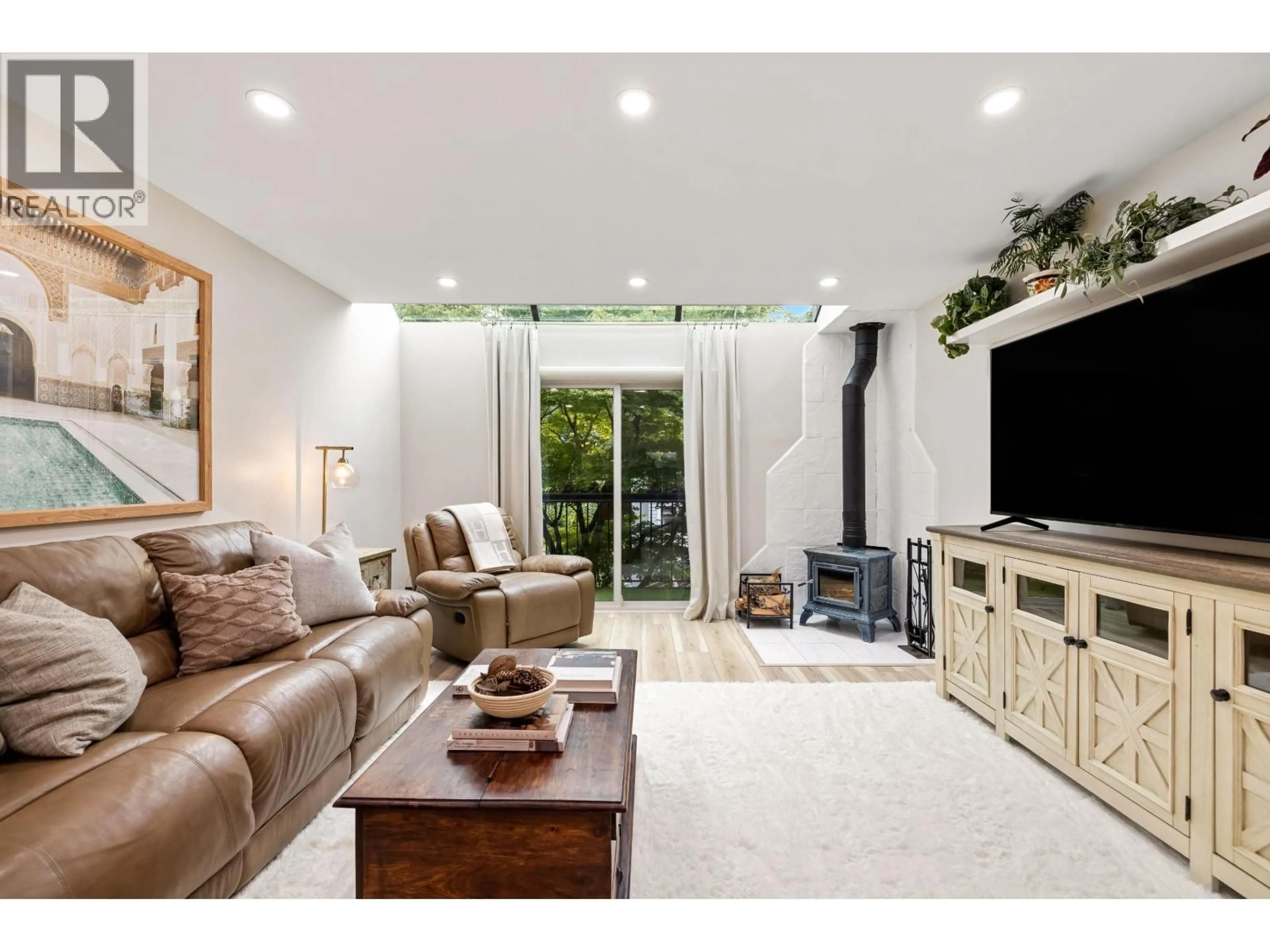 Living room with furniture, unknown for 8 - 1285 HARWOOD STREET, Vancouver British Columbia V6E1S5