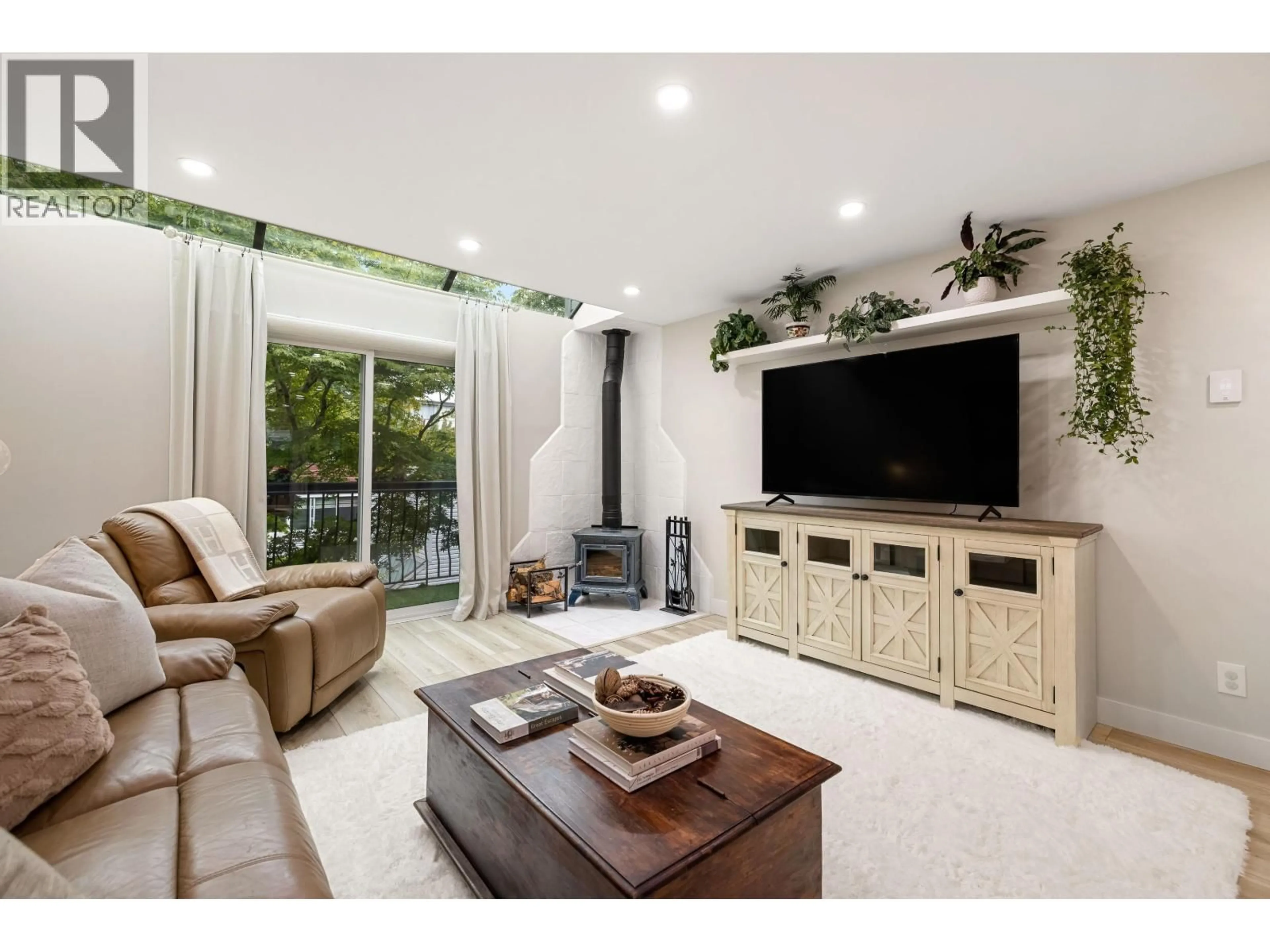 Living room with furniture, unknown for 8 - 1285 HARWOOD STREET, Vancouver British Columbia V6E1S5