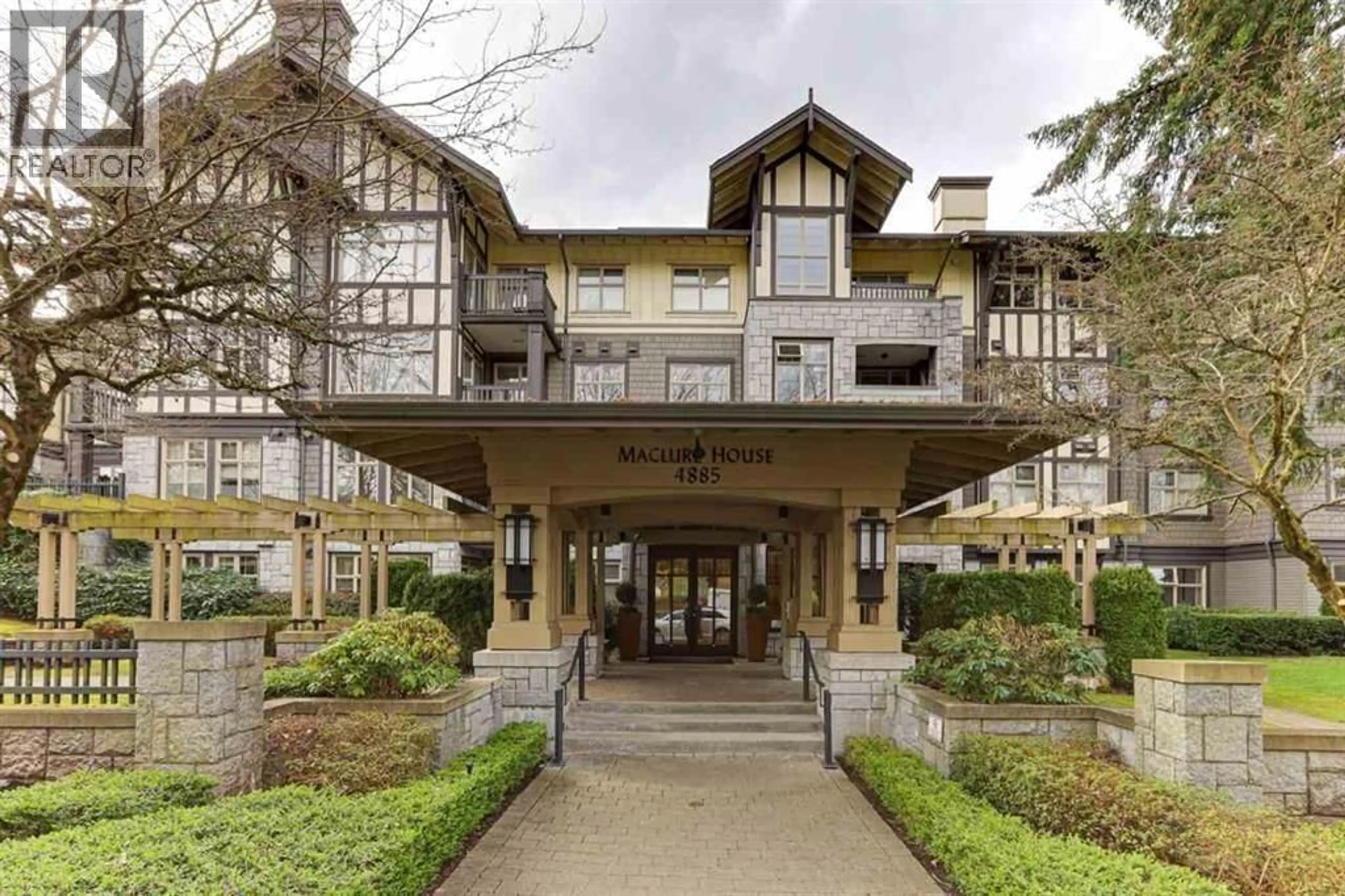 Indoor foyer for 301 - 4885 VALLEY DRIVE, Vancouver British Columbia V6J5M7