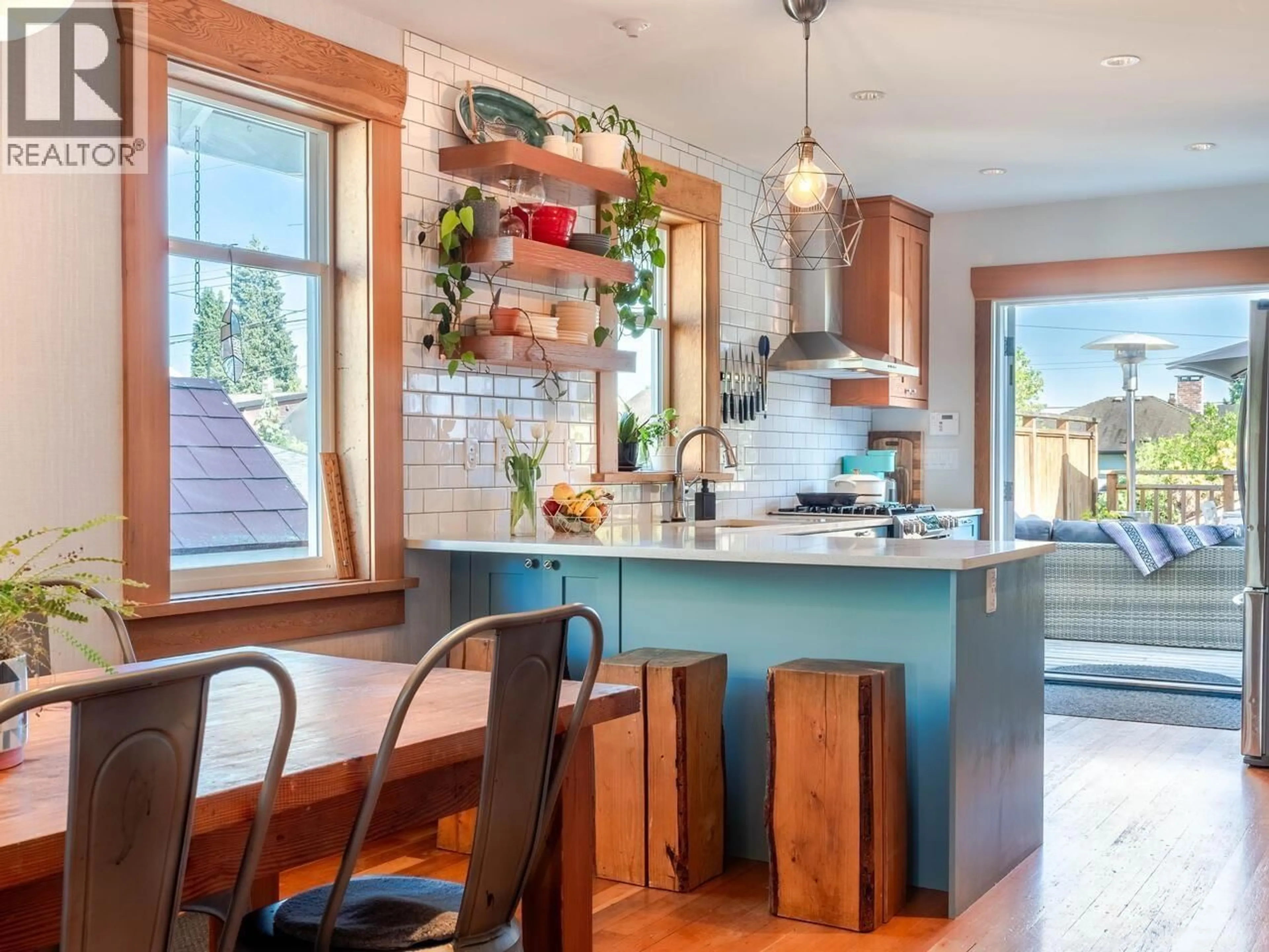 Open concept kitchen, wood/laminate floor for 1124 TENTH AVENUE, New Westminster British Columbia V3M3H7