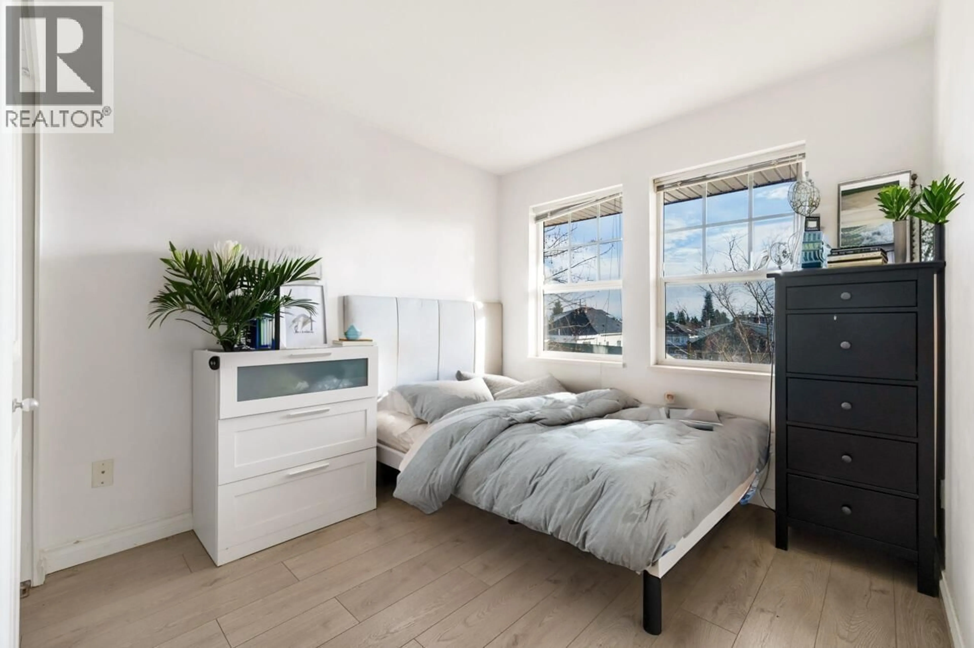Bedroom with bed, unknown for 25 - 7238 18TH AVENUE, Burnaby British Columbia V3N1H3