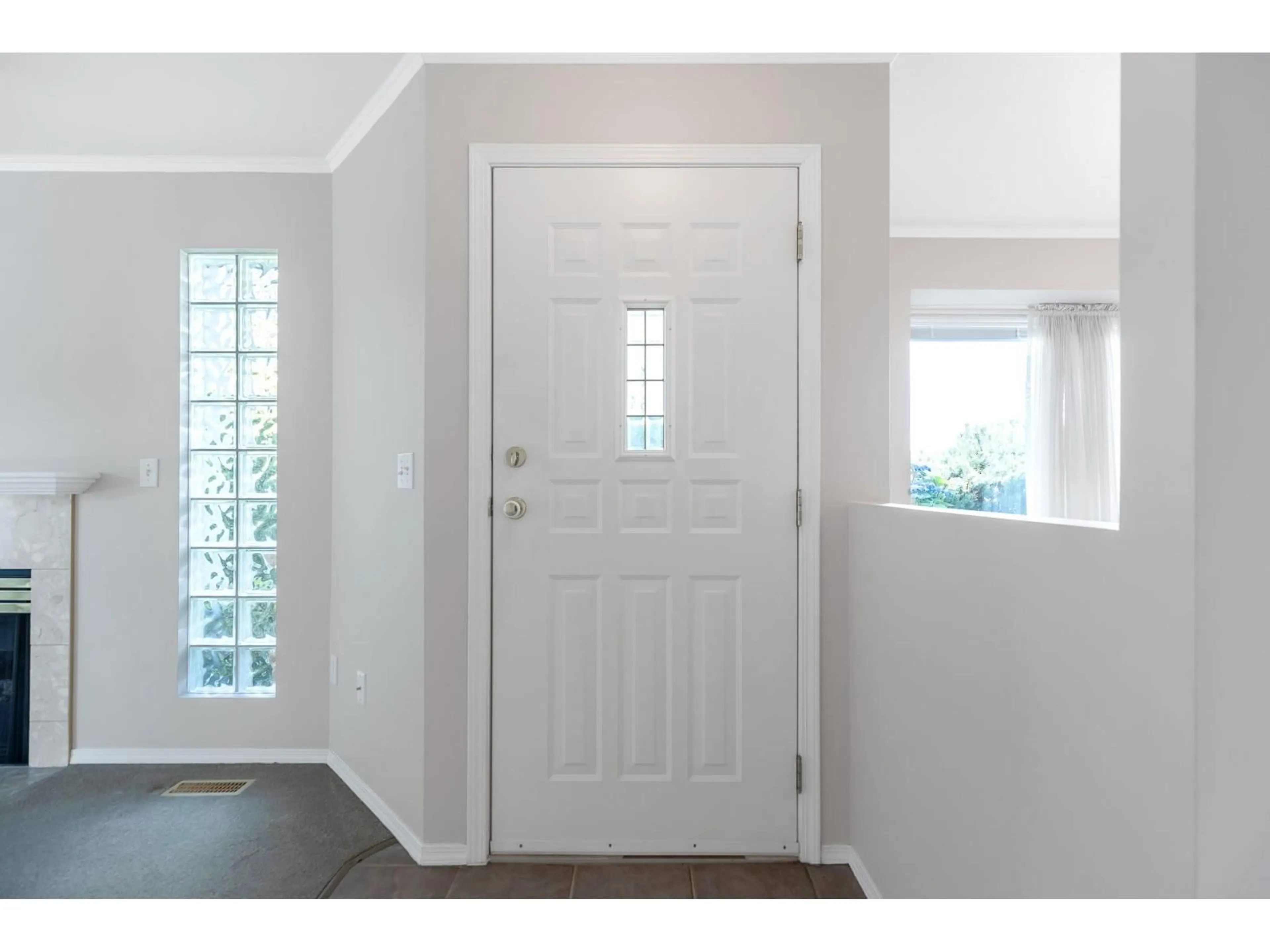 Indoor entryway for 17 - 3902 LATIMER, Abbotsford British Columbia V2S7L5