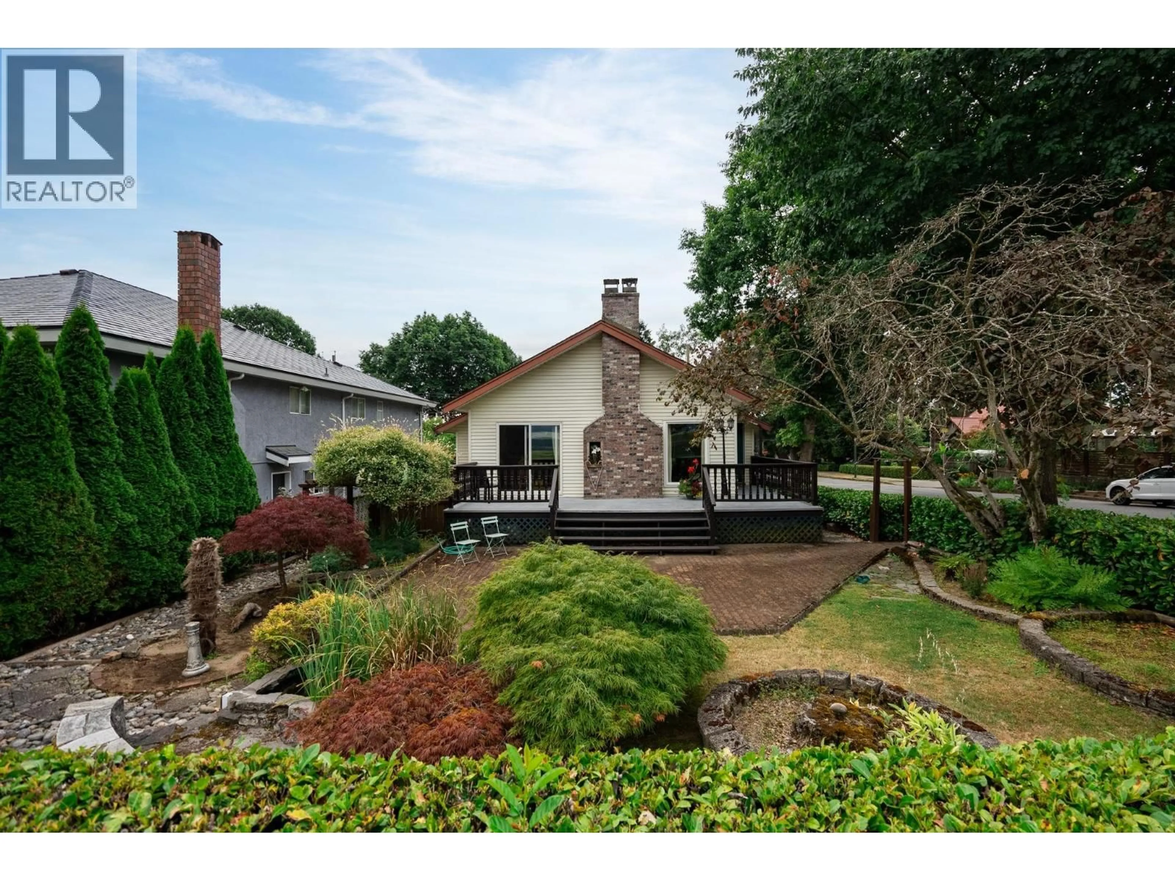A pic from outside/outdoor area/front of a property/back of a property/a pic from drone, street for 3900 ETON STREET, Burnaby British Columbia V5C1J5