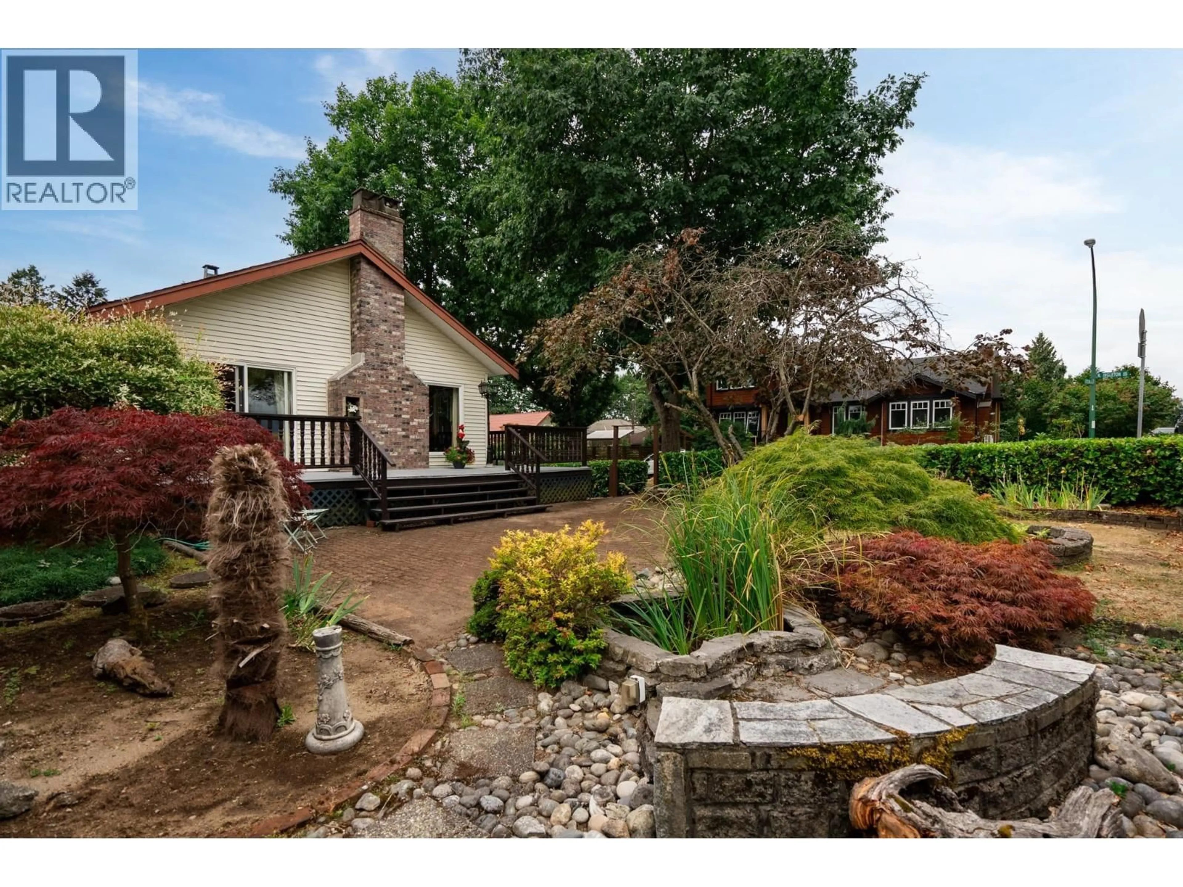 Patio, street for 3900 ETON STREET, Burnaby British Columbia V5C1J5