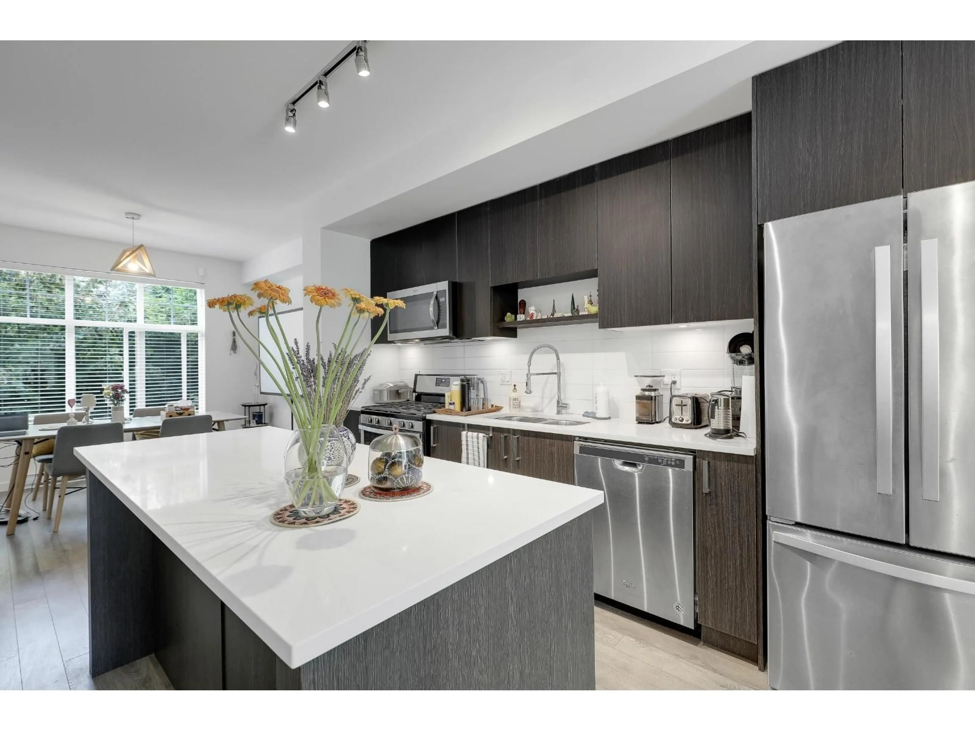 Open concept kitchen, ceramic/tile floor for 39 - 15268 28, Surrey British Columbia V4P0E8
