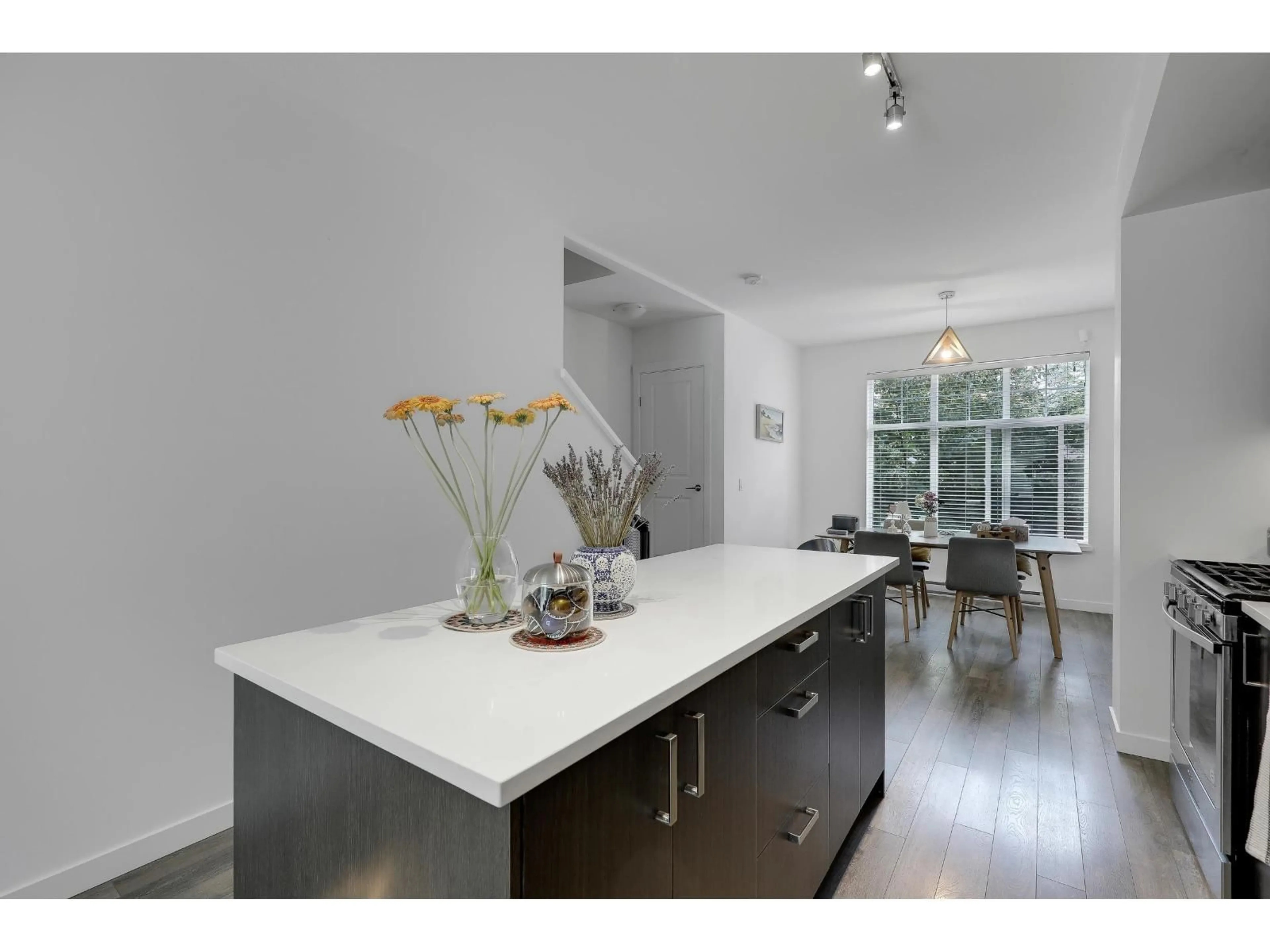 Open concept kitchen, unknown for 39 - 15268 28, Surrey British Columbia V4P0E8