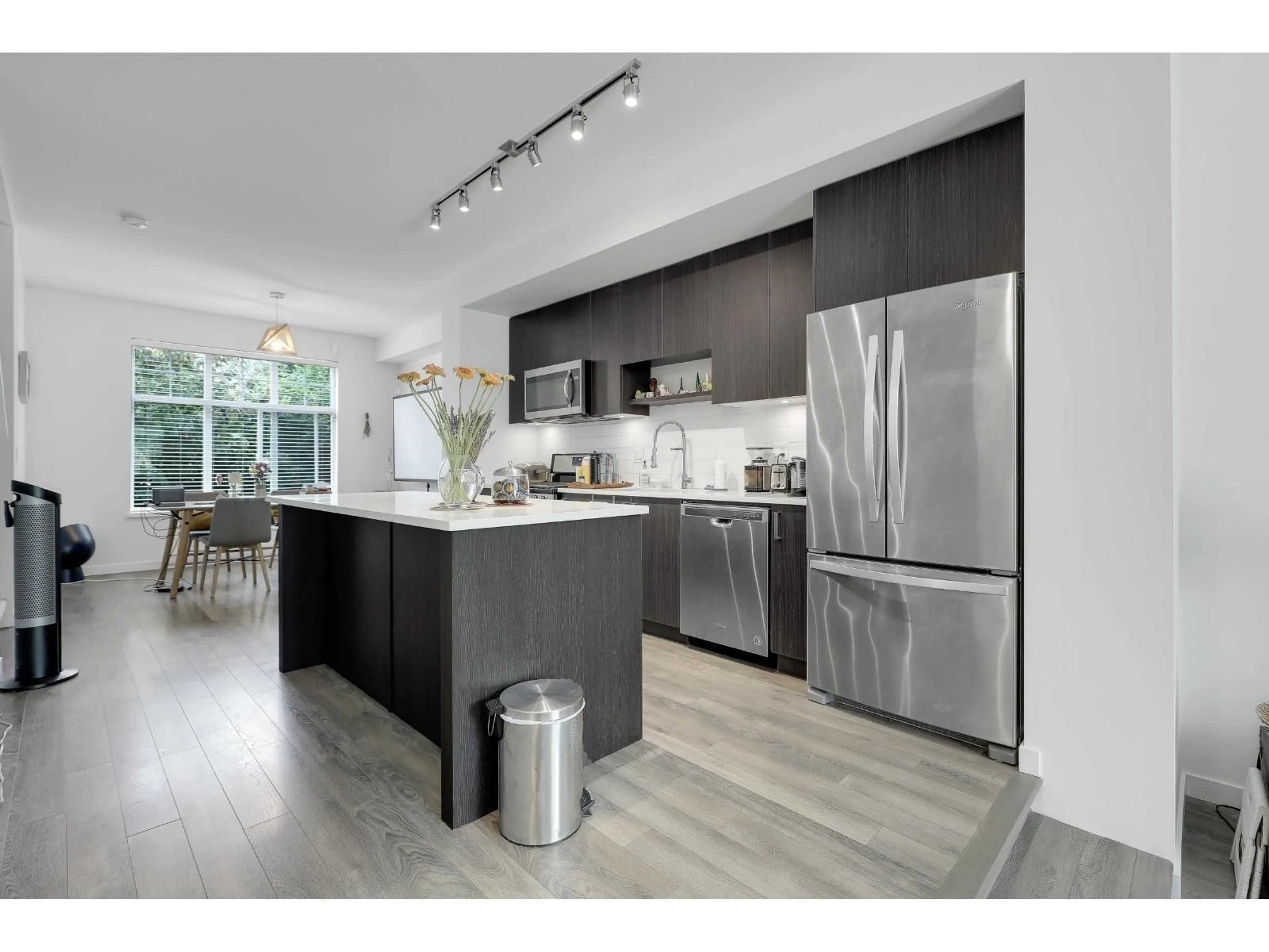 Open concept kitchen, unknown for 39 - 15268 28, Surrey British Columbia V4P0E8