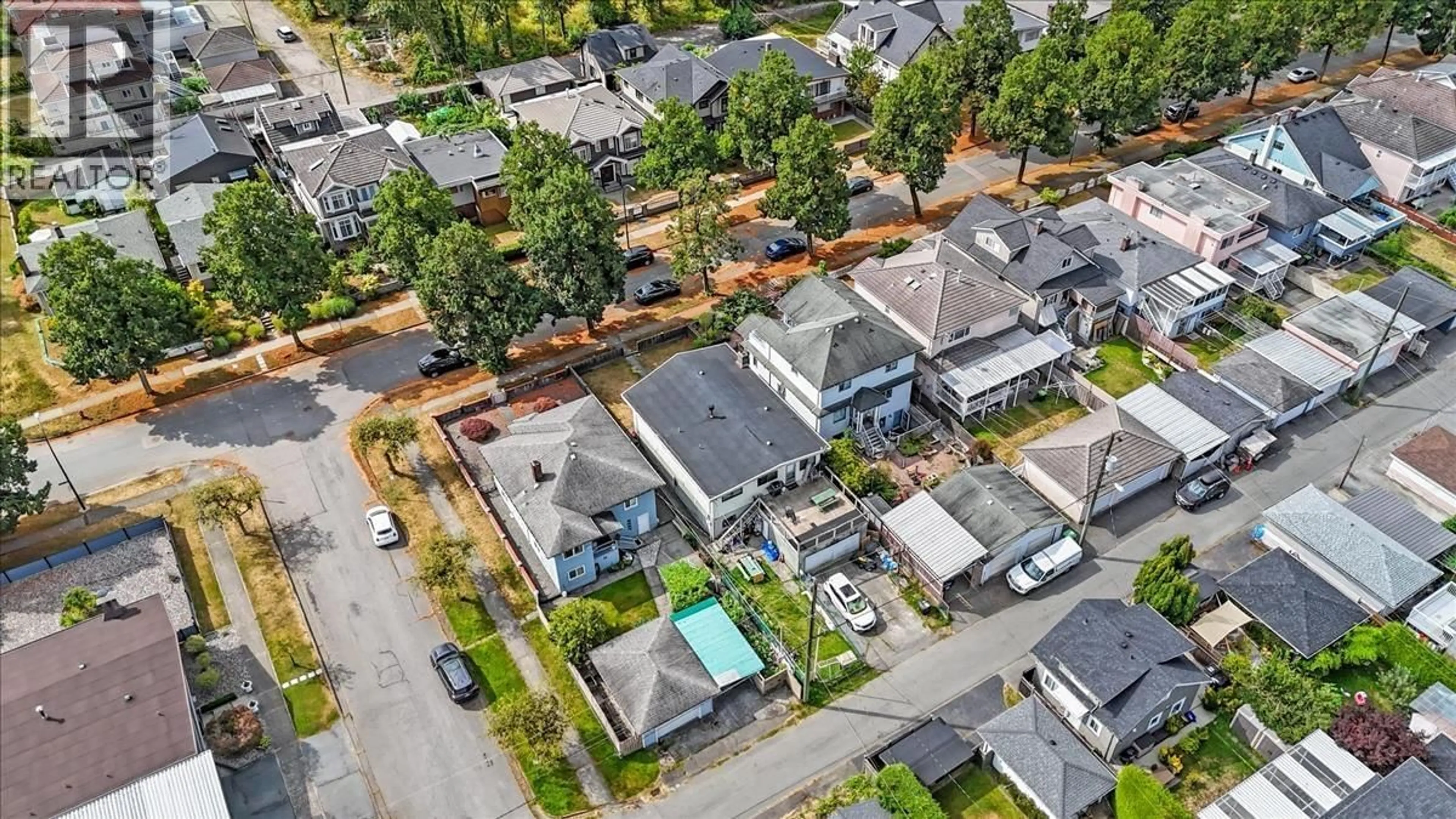 A pic from outside/outdoor area/front of a property/back of a property/a pic from drone, street for 2593 25TH AVENUE, Vancouver British Columbia V5R1H2
