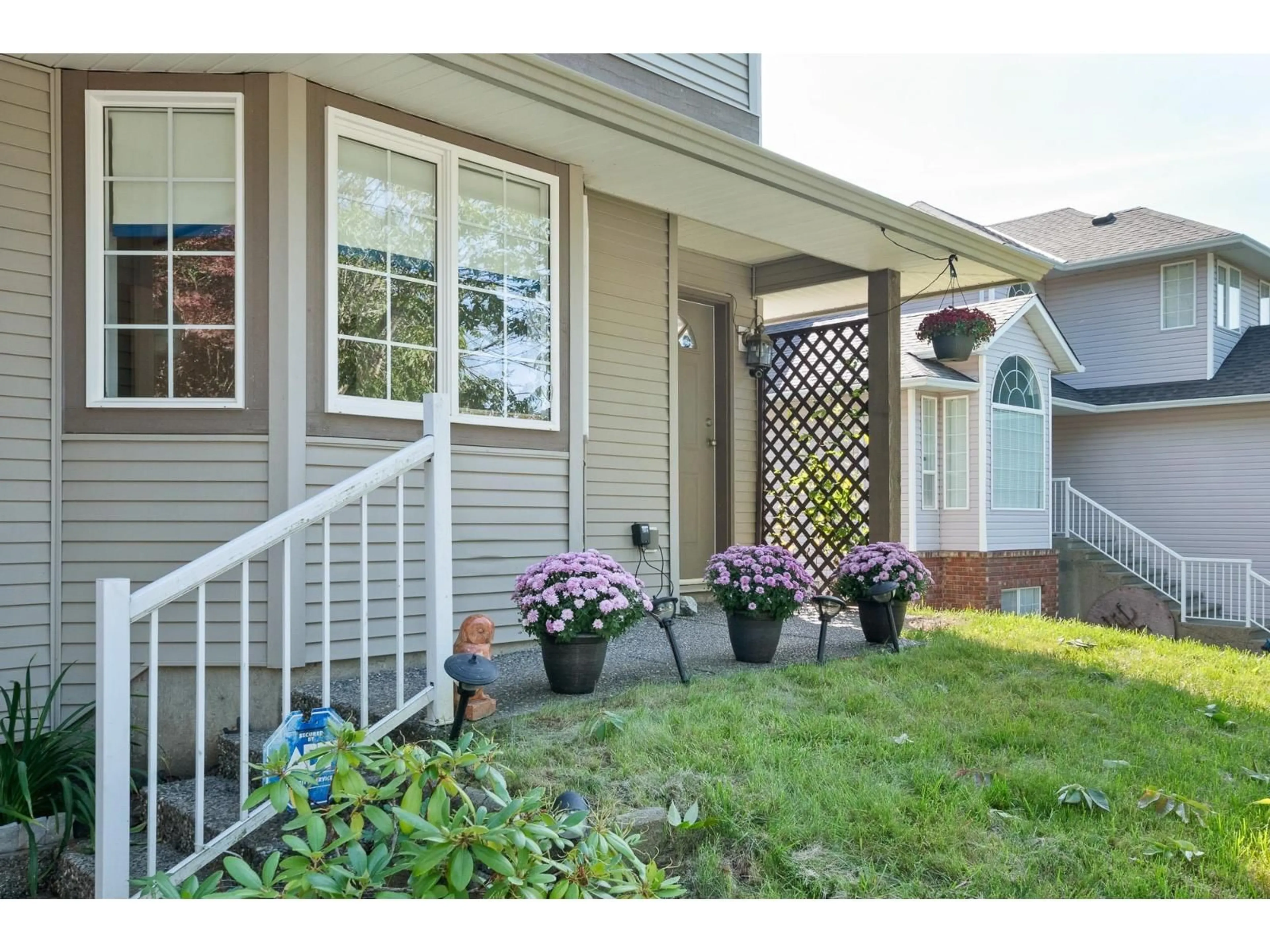 Home with vinyl exterior material, street for 46690 SYLVAN DRIVE, Chilliwack British Columbia V2R3W5