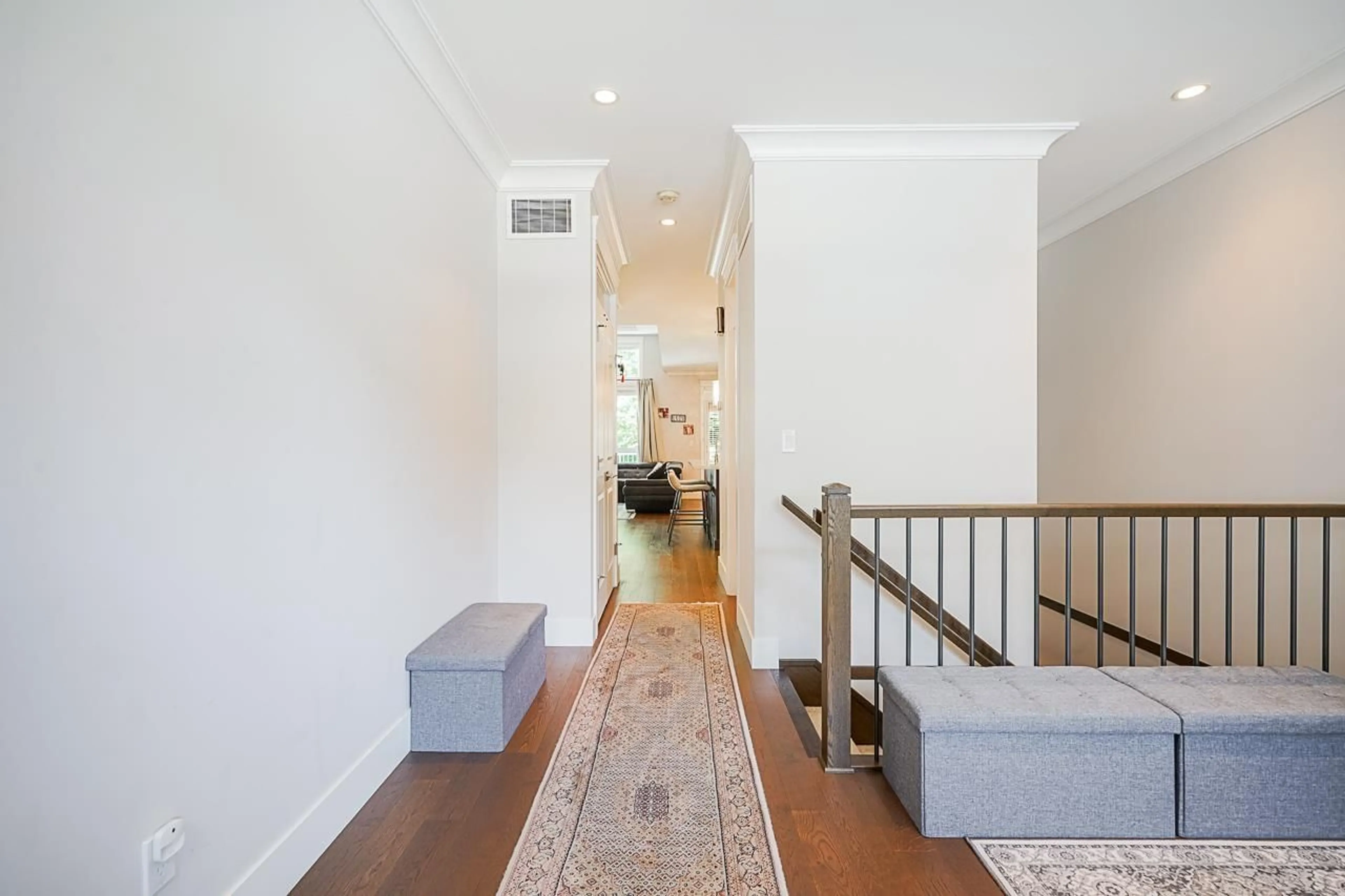 Indoor foyer for 10 - 15989 MOUNTAIN VIEW, Surrey British Columbia V3Z0M9