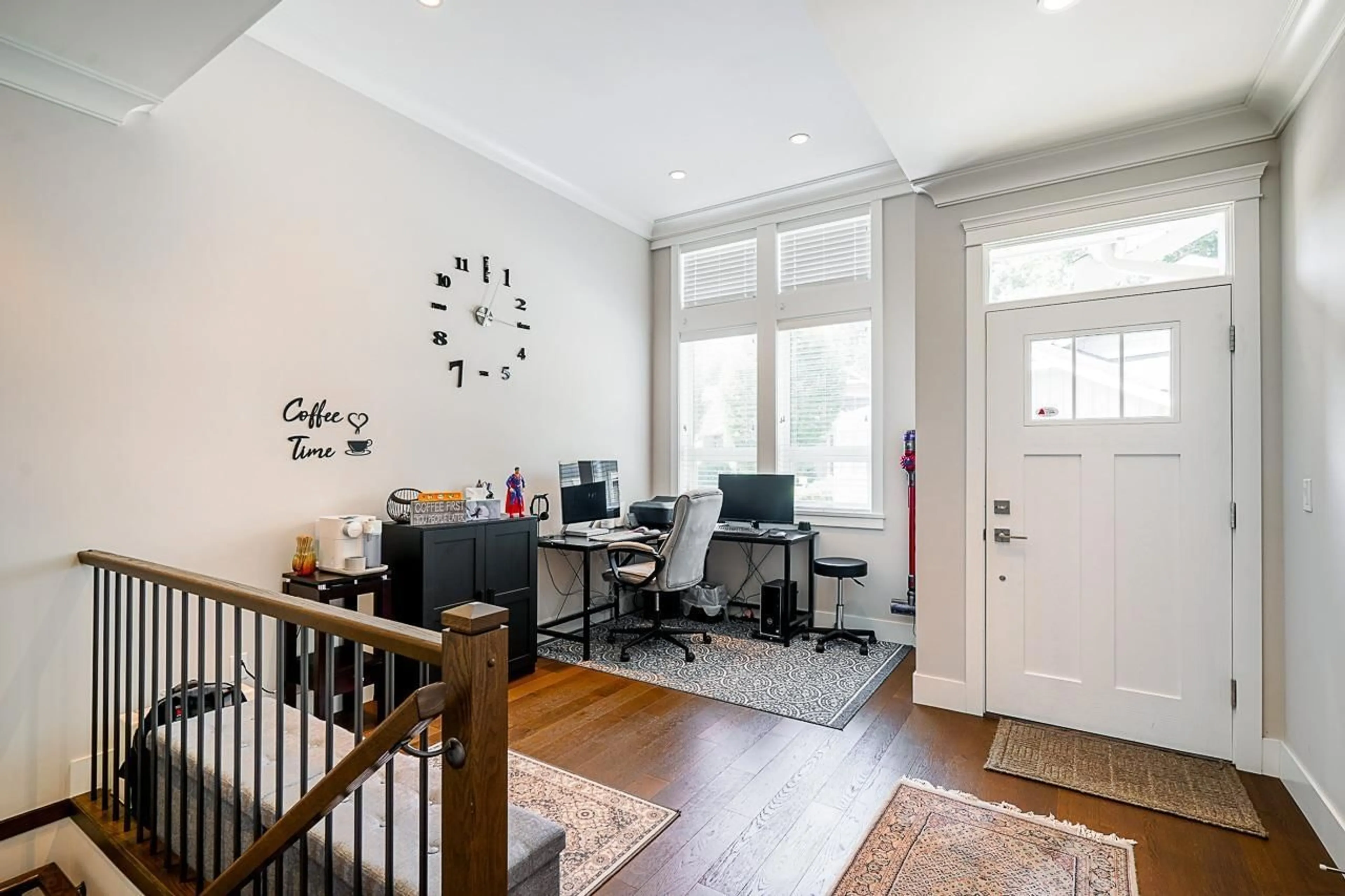 Indoor entryway for 10 - 15989 MOUNTAIN VIEW, Surrey British Columbia V3Z0M9