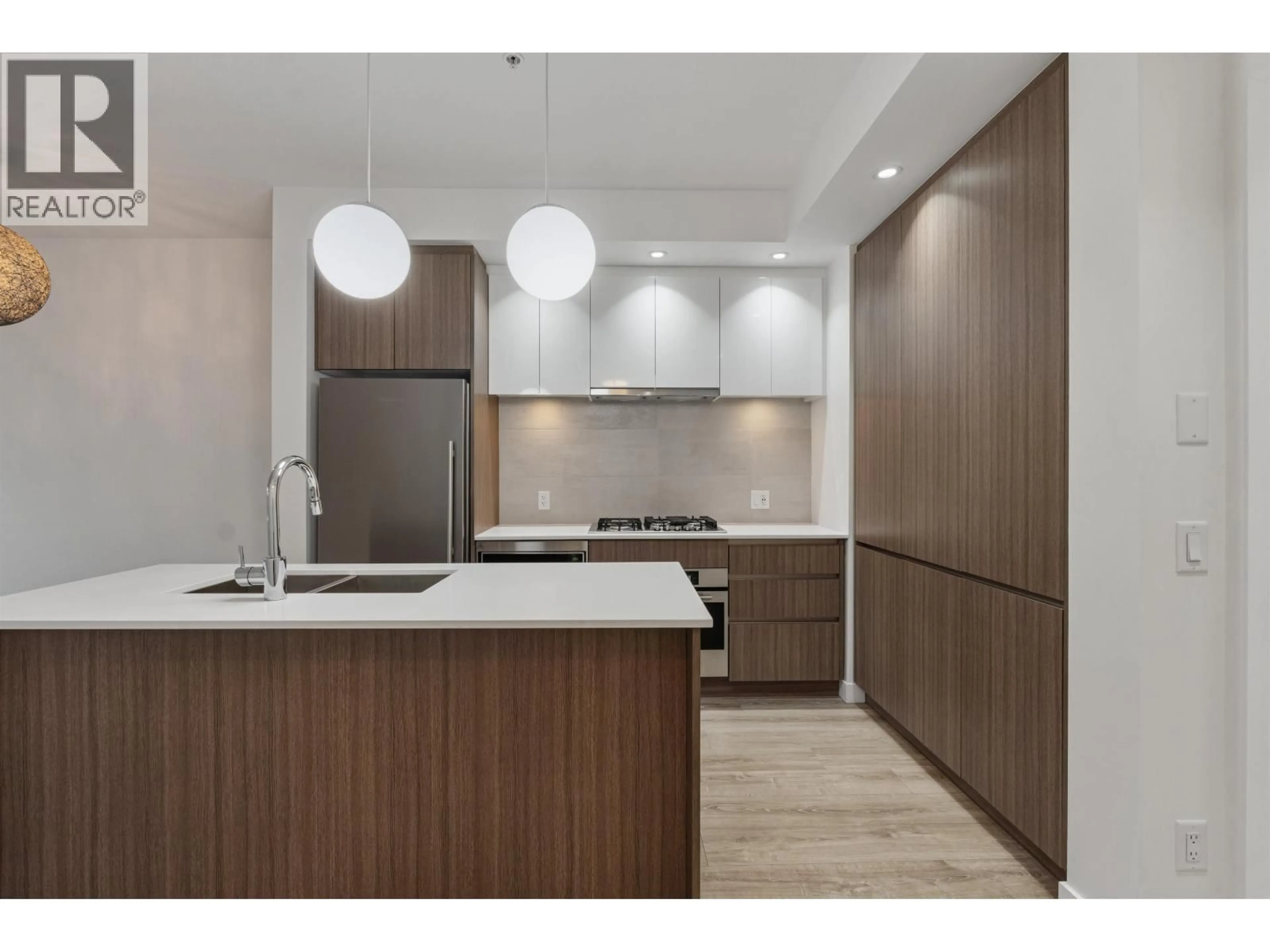 Standard kitchen, wood/laminate floor for 308 - 516 FOSTER AVENUE, Coquitlam British Columbia V3J0H8