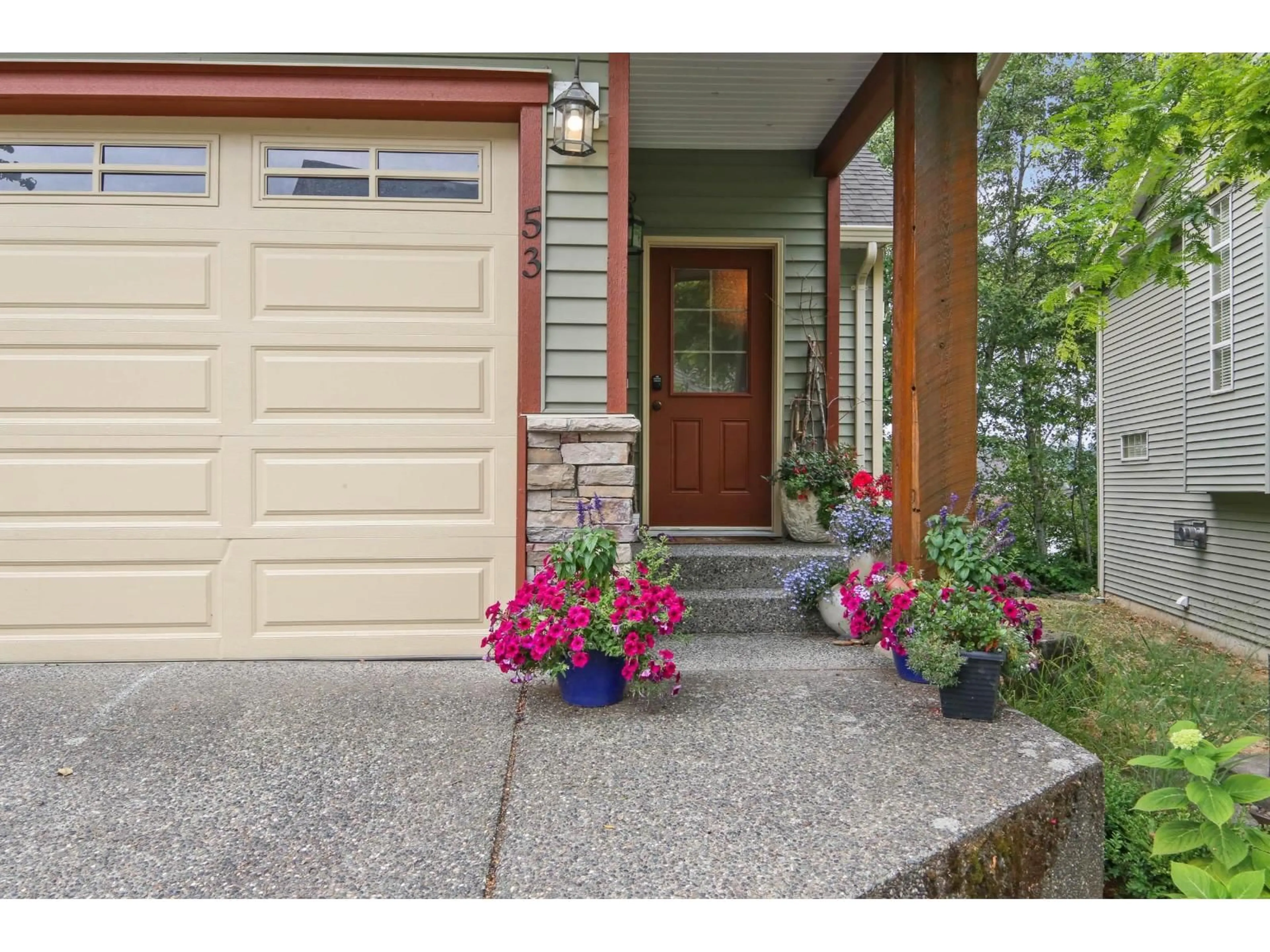 Indoor entryway for 53 - 46840 RUSSELL ROAD, Chilliwack British Columbia V2R5Z1