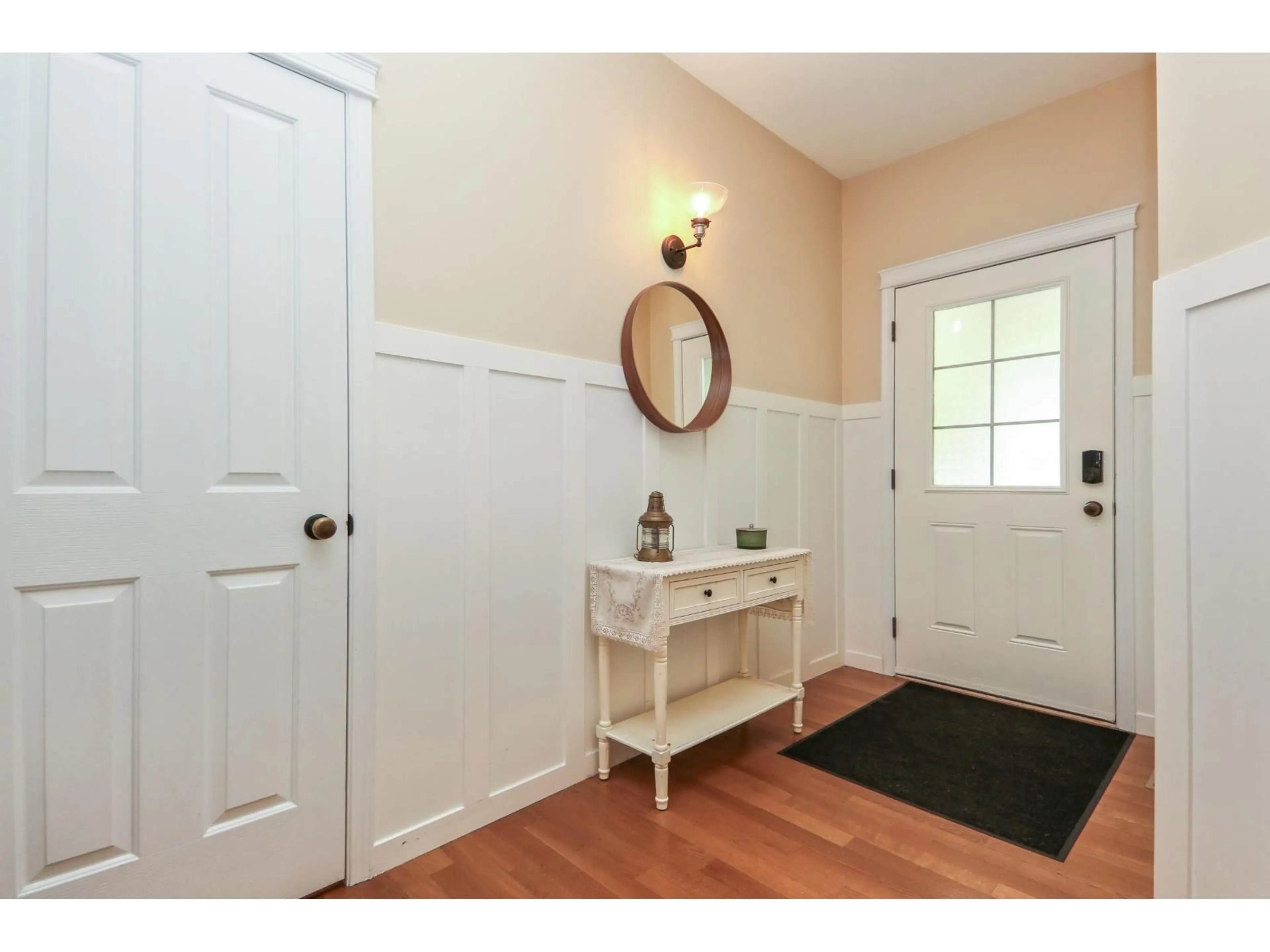 Indoor entryway for 53 - 46840 RUSSELL ROAD, Chilliwack British Columbia V2R5Z1