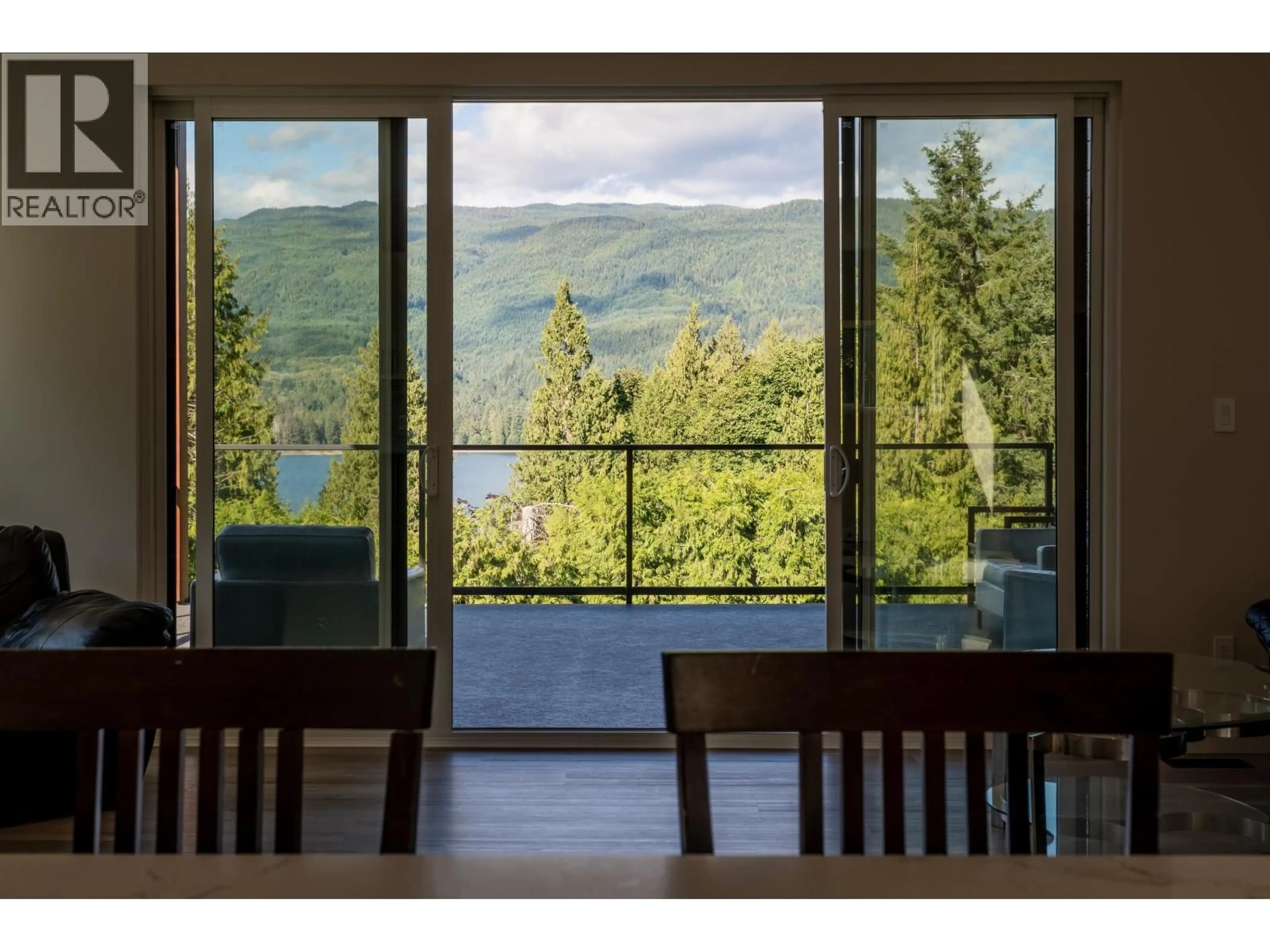 Dining room, wood/laminate floor for 6159 GALE AVENUE, Sechelt British Columbia V7Z0L5