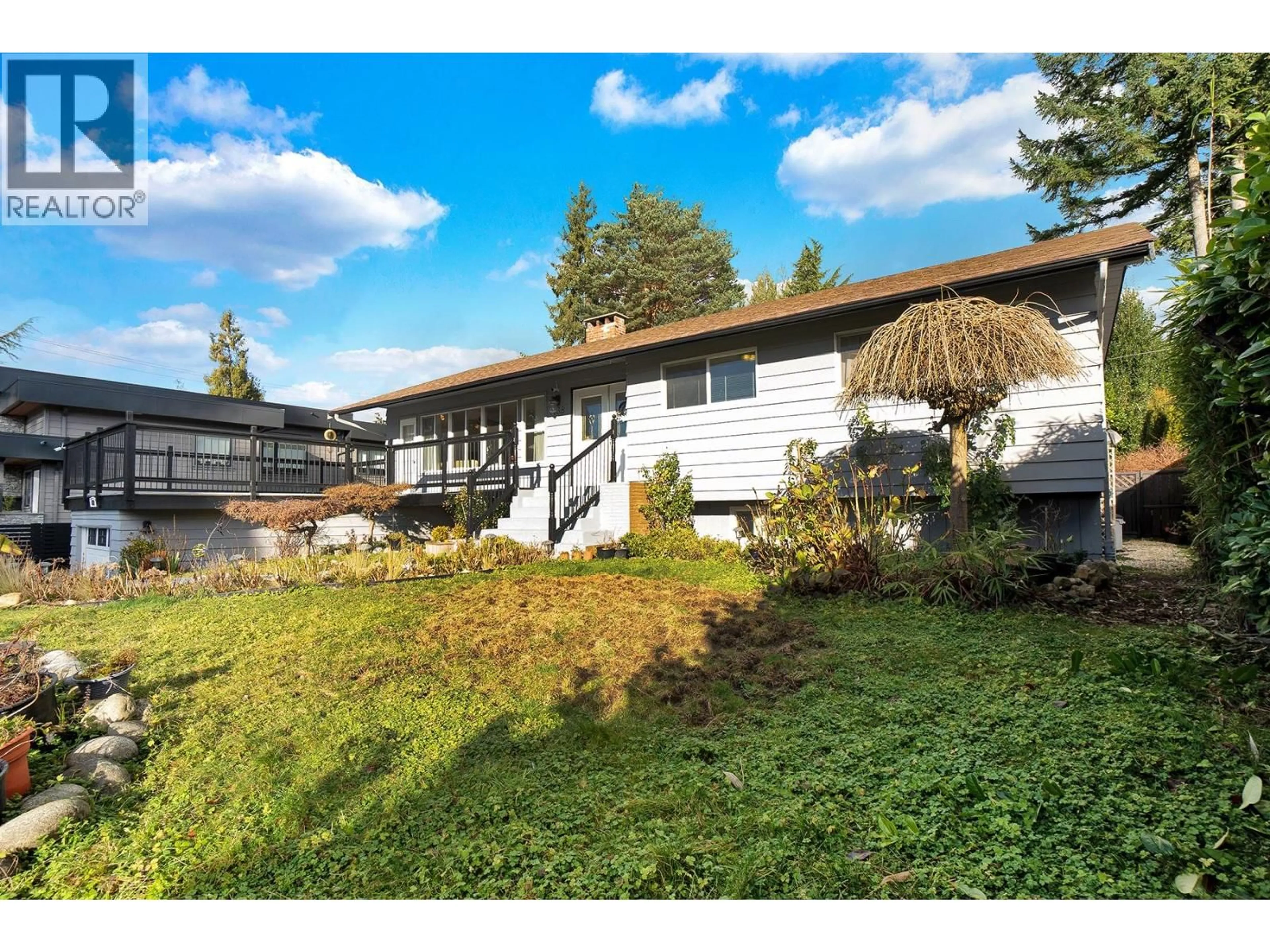 A pic from outside/outdoor area/front of a property/back of a property/a pic from drone, water/lake/river/ocean view for 638 ELSTREE PLACE, North Vancouver British Columbia V7N2Y3
