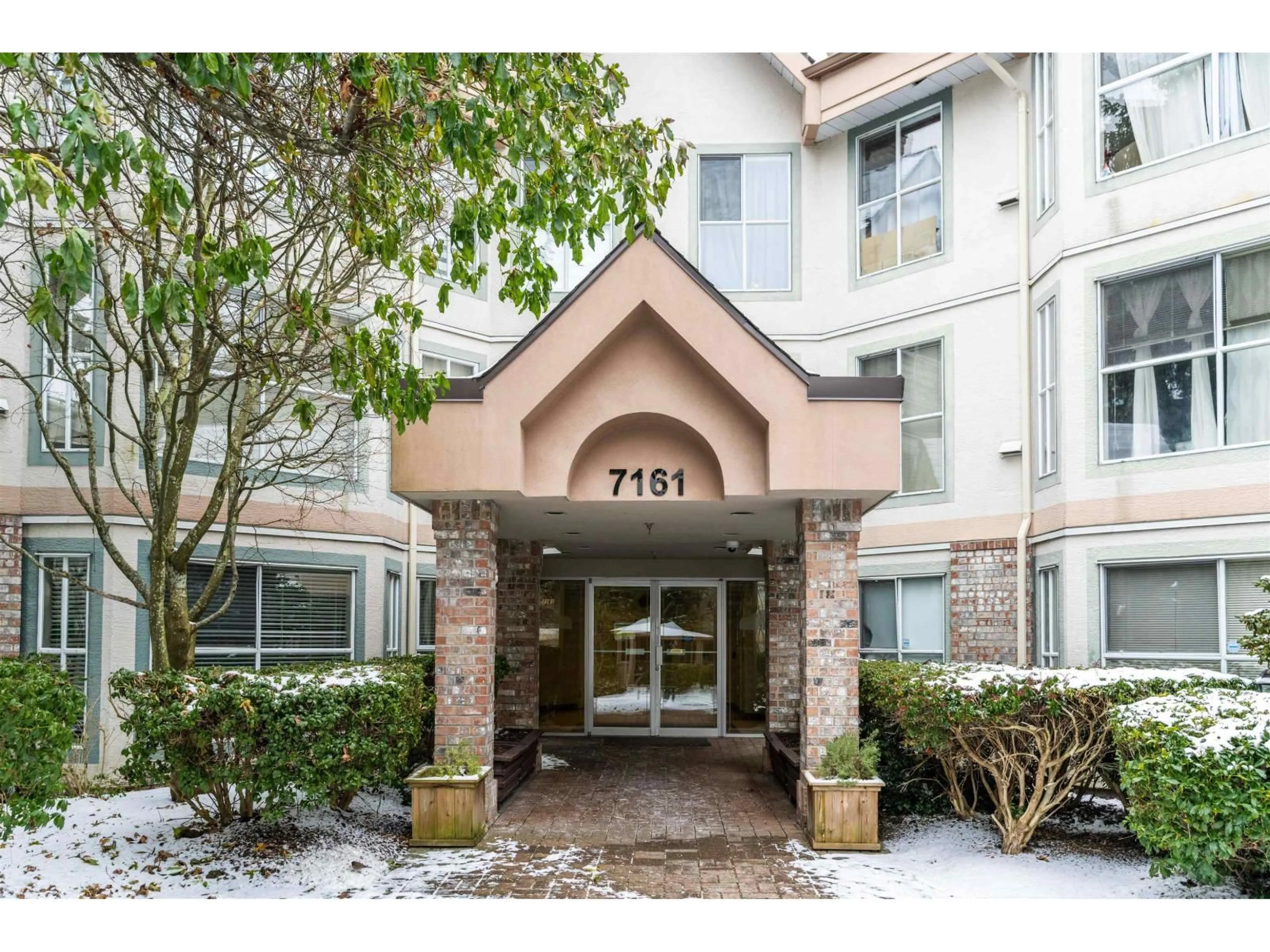 Indoor foyer for 218 - 7161 121, Surrey British Columbia V3W1G8