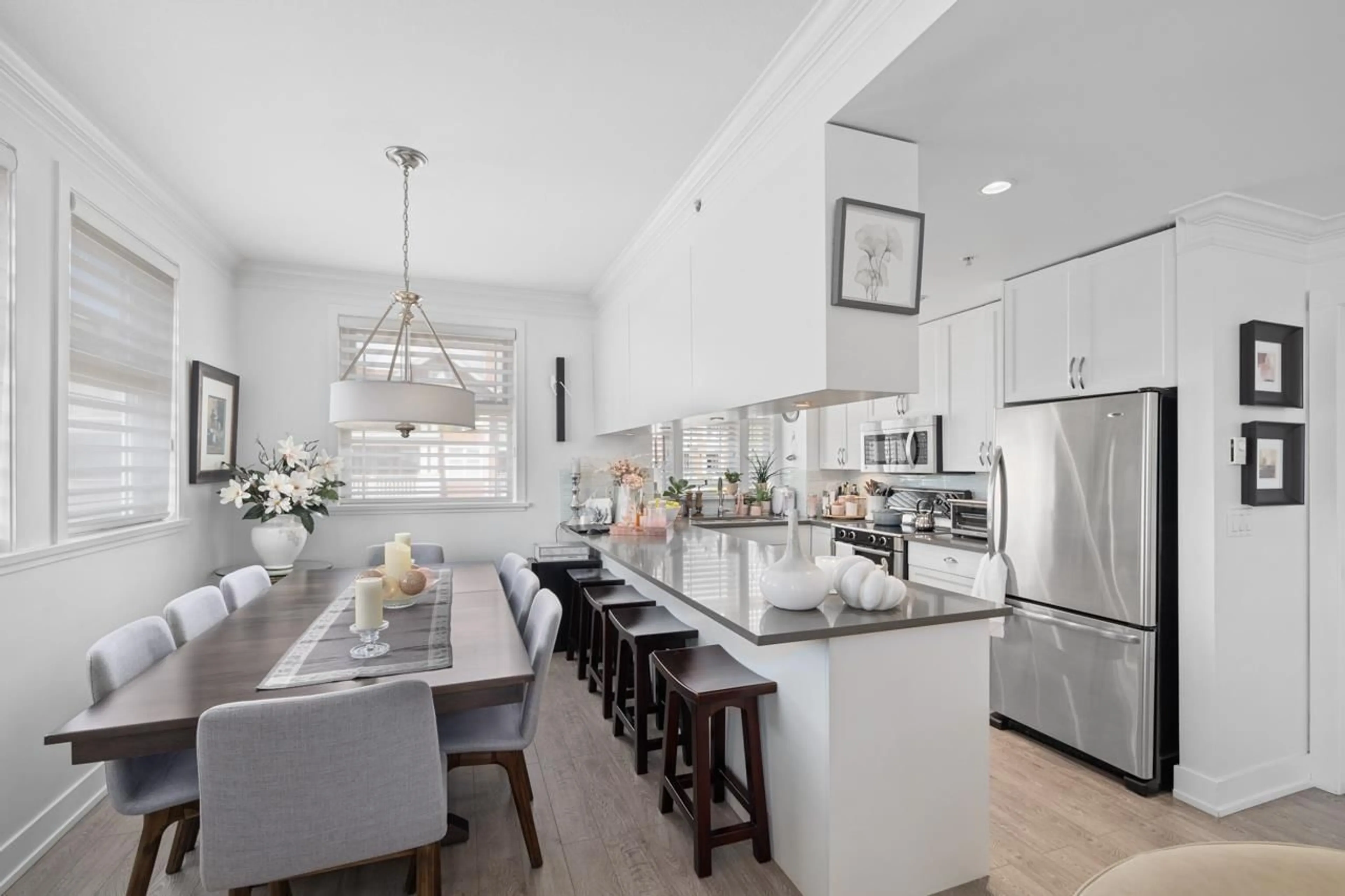 Open concept kitchen, ceramic/tile floor for 302 - 15392 16A, Surrey British Columbia V4A1S9