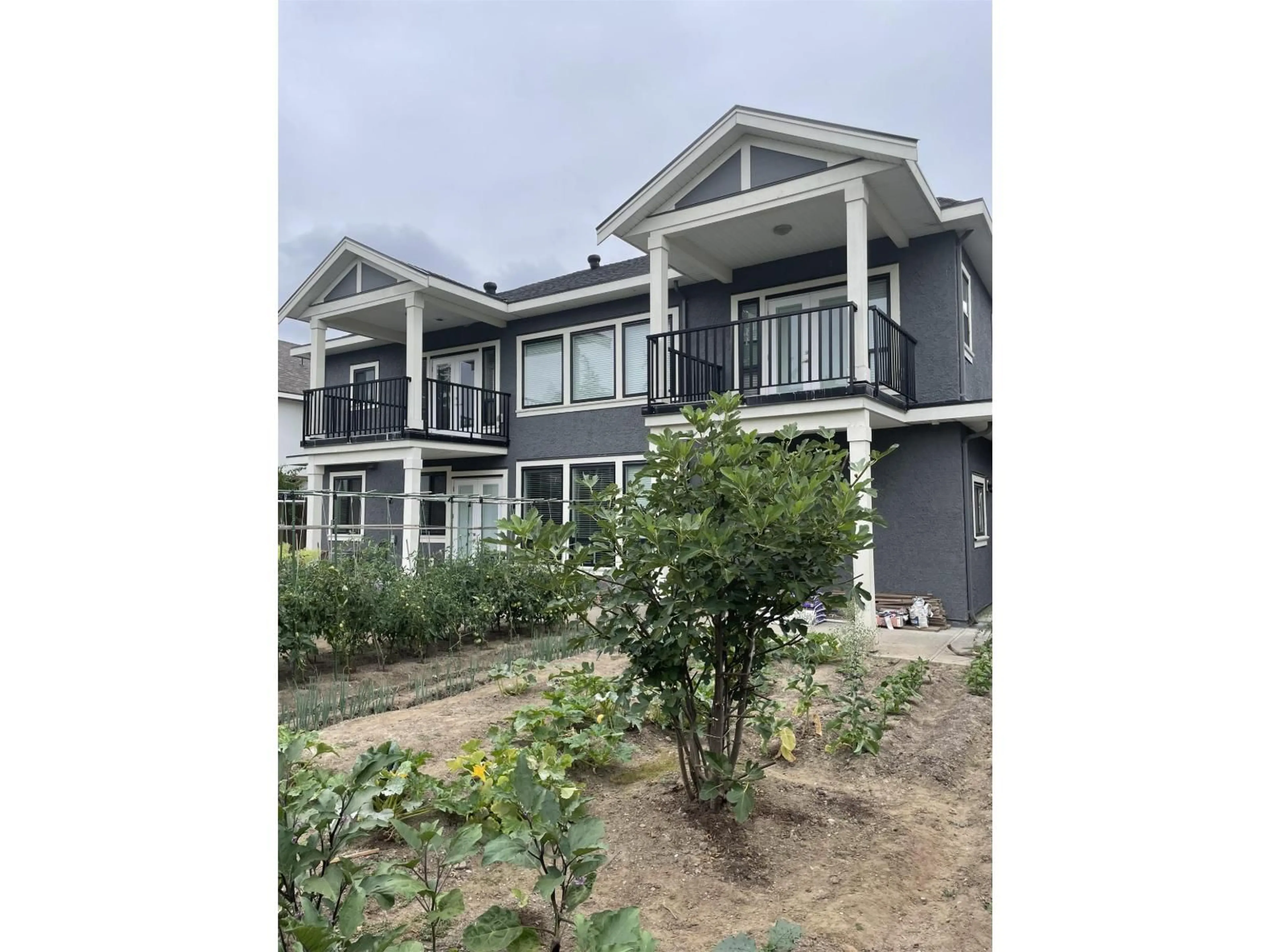 A pic from outside/outdoor area/front of a property/back of a property/a pic from drone, unknown for 9669 133A STREET, Surrey British Columbia V3T3Z7