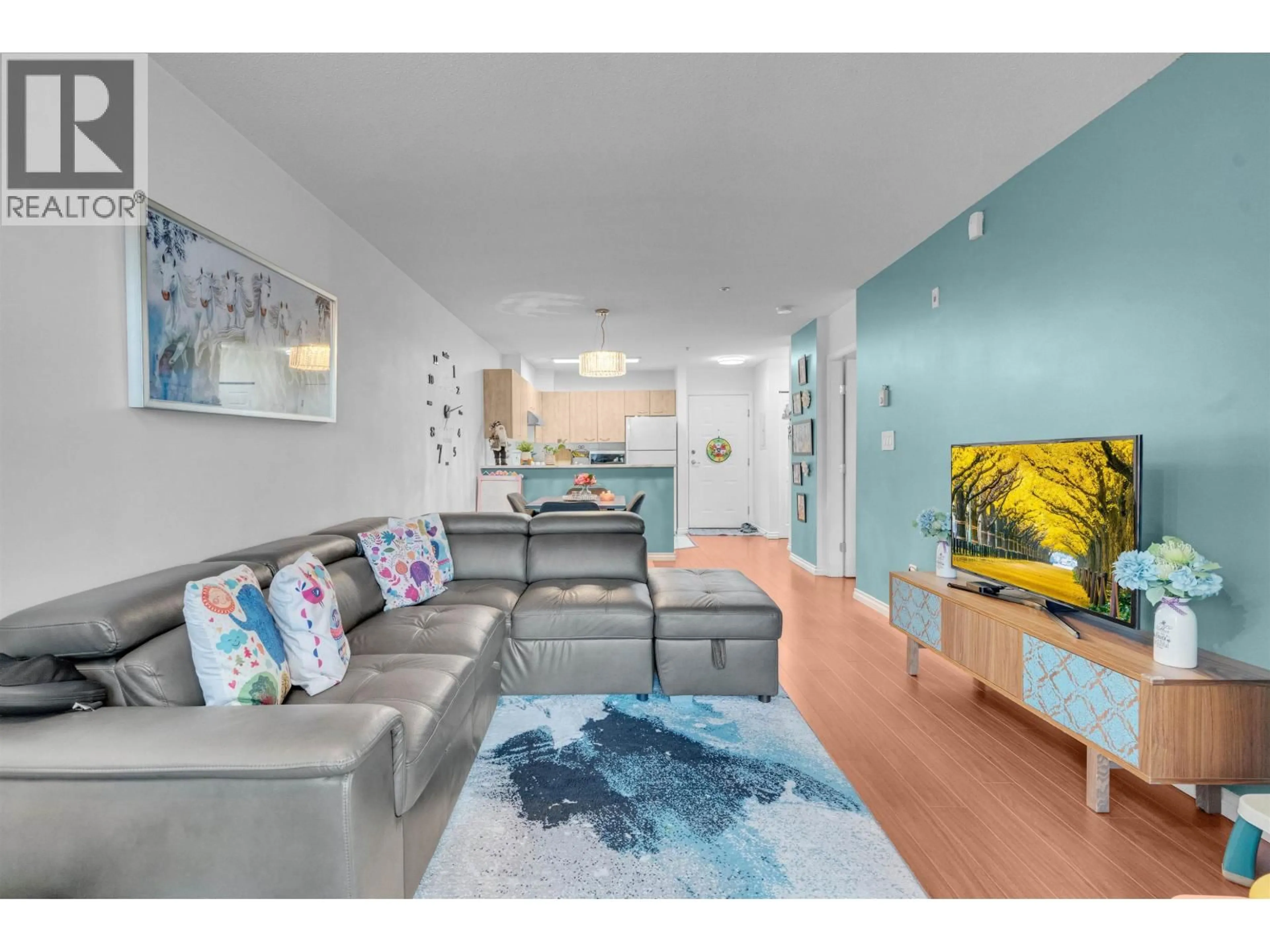 Living room with furniture, unknown for 102 - 2973 KINGSWAY, Vancouver British Columbia V5R5J4