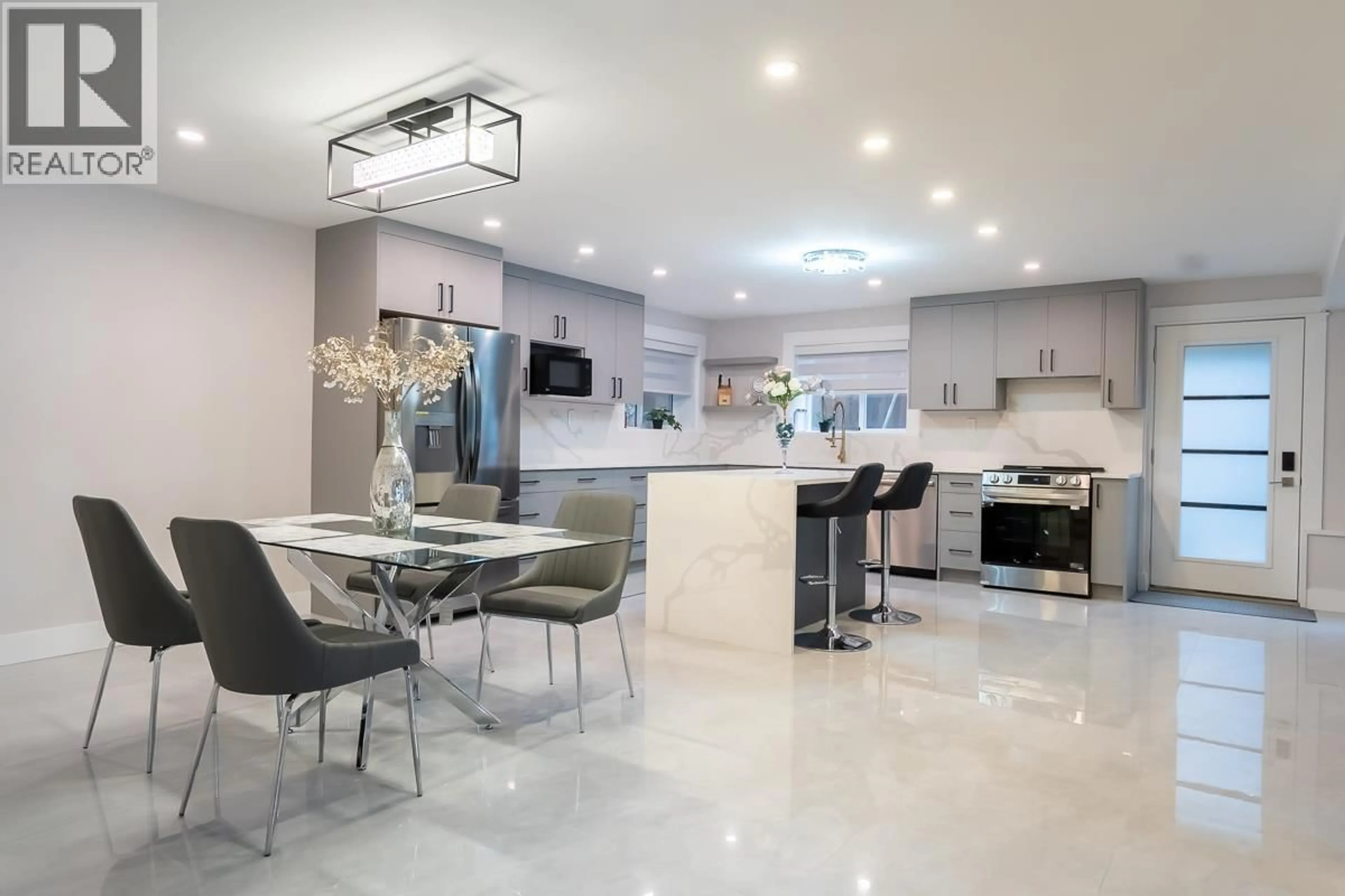 Open concept kitchen, ceramic/tile floor for 9168 SUNSHINE COAST HIGHWAY, Halfmoon Bay British Columbia V7Z1E9