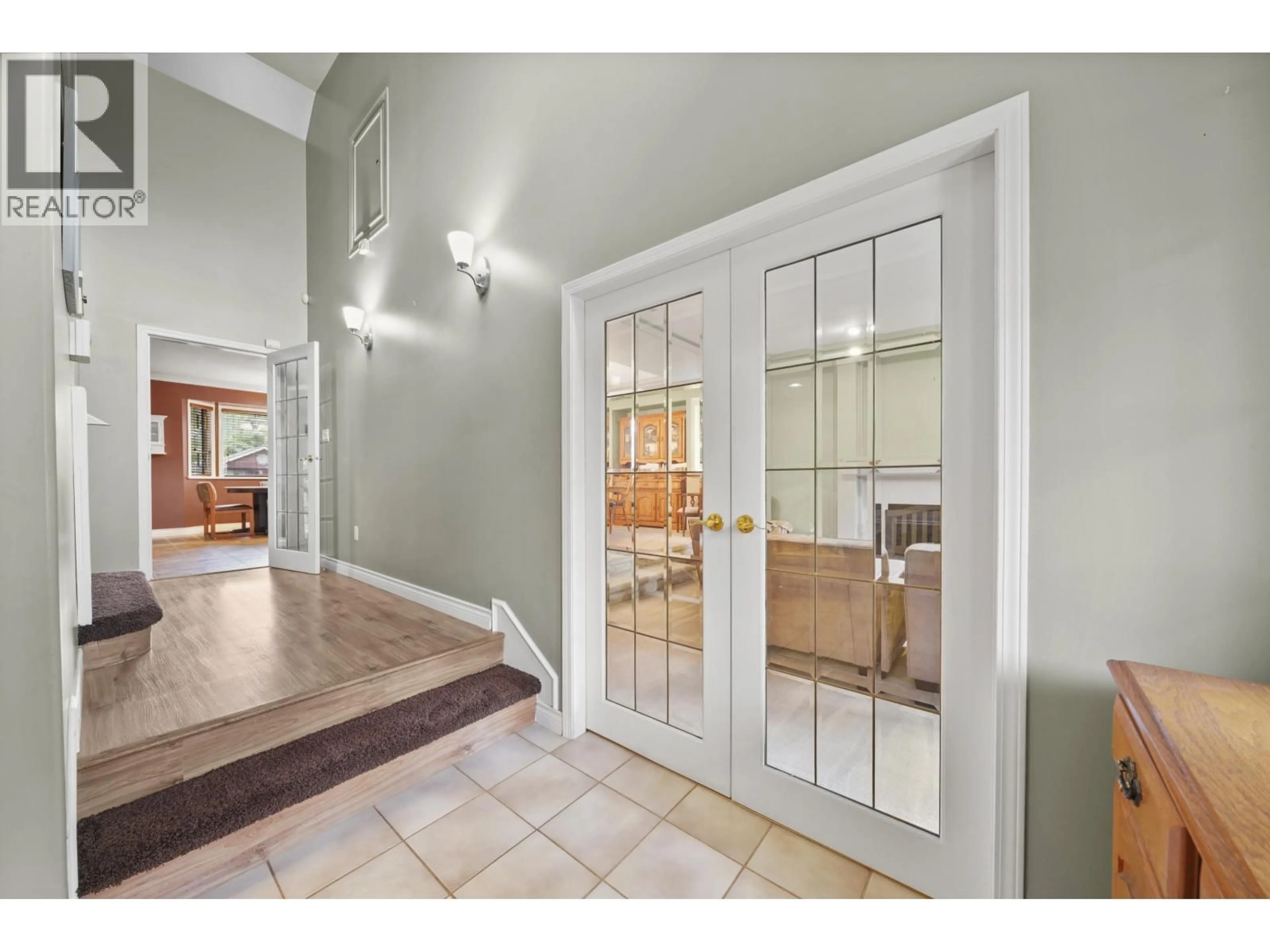 Indoor foyer for 12451 223 STREET, Maple Ridge British Columbia V2X5Y8