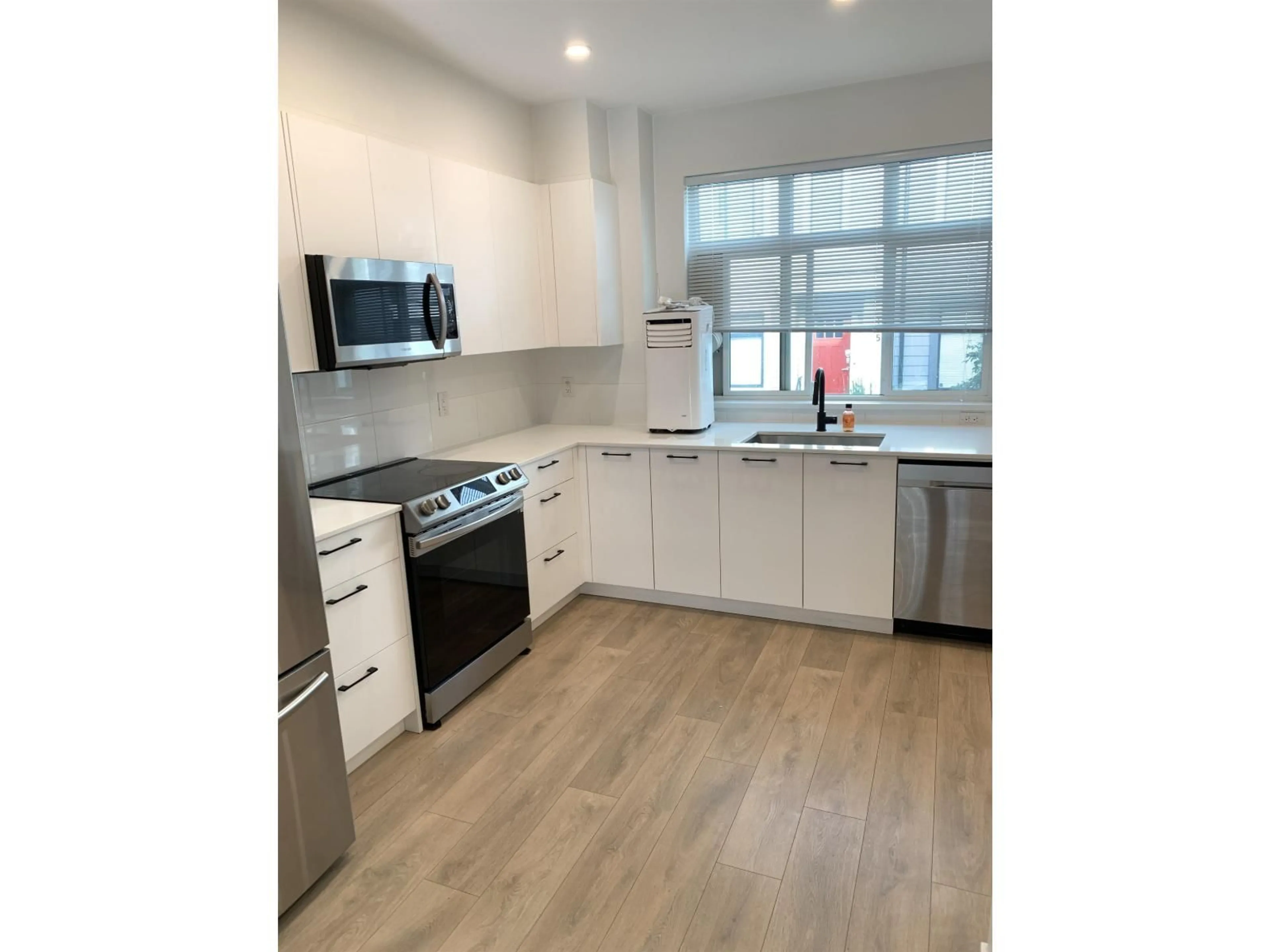 Open concept kitchen, unknown for 146 - 15235 SITKA, Surrey British Columbia V3S0A9