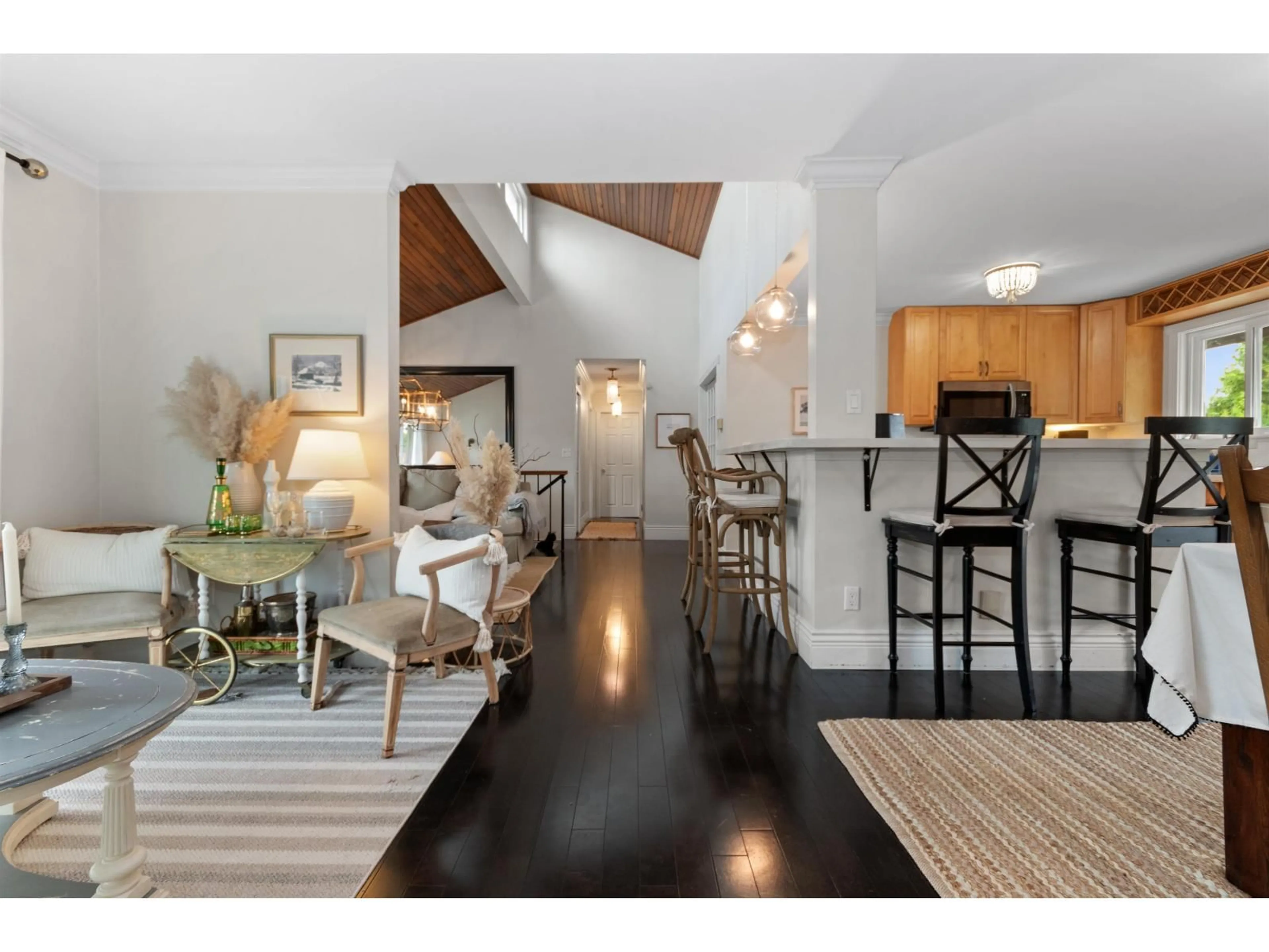 Open concept kitchen, unknown for 19826 48A, Langley British Columbia V3A6Y2