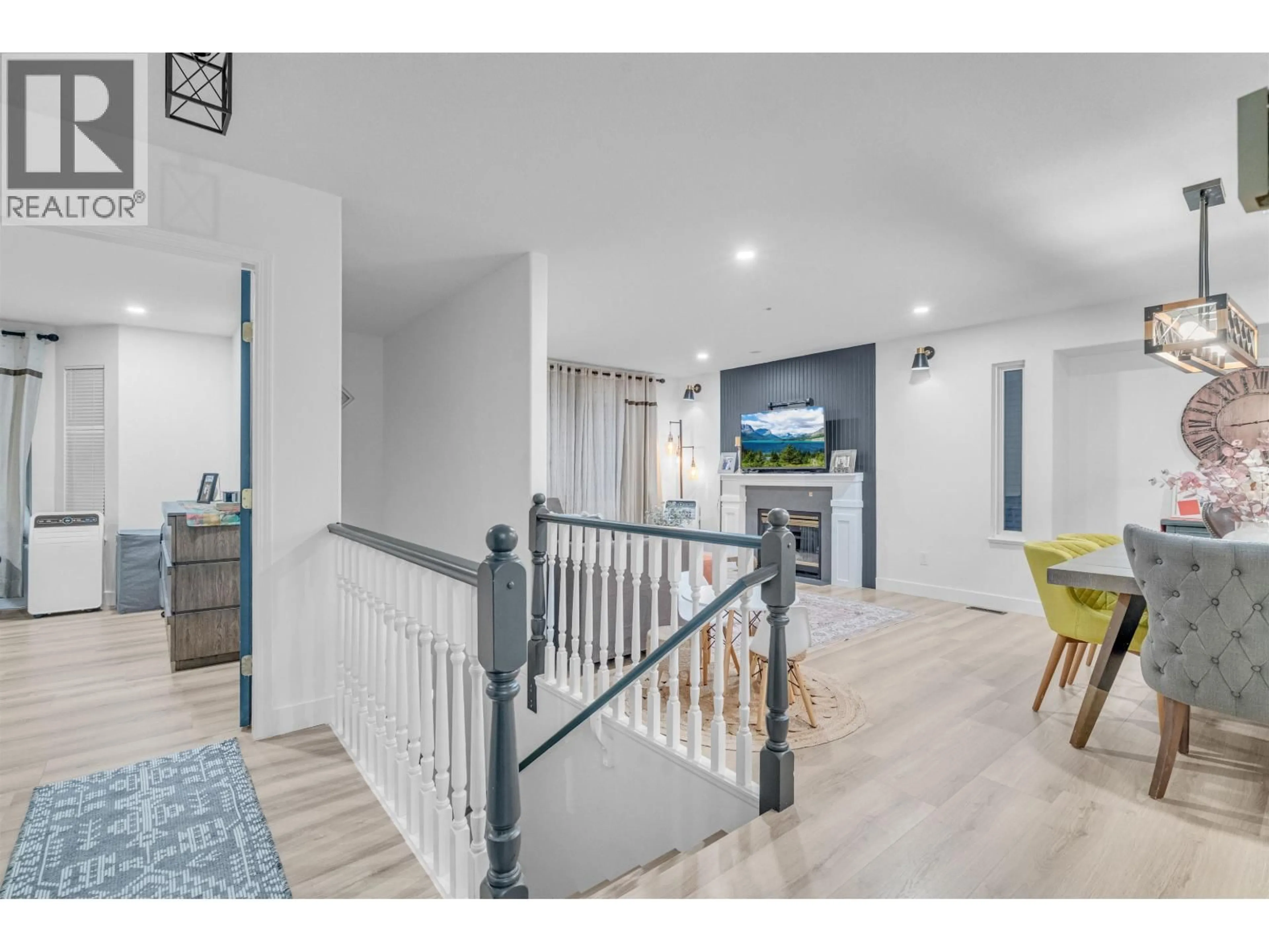 Indoor entryway for 23829 KANAKA WAY, Maple Ridge British Columbia V2W1E5
