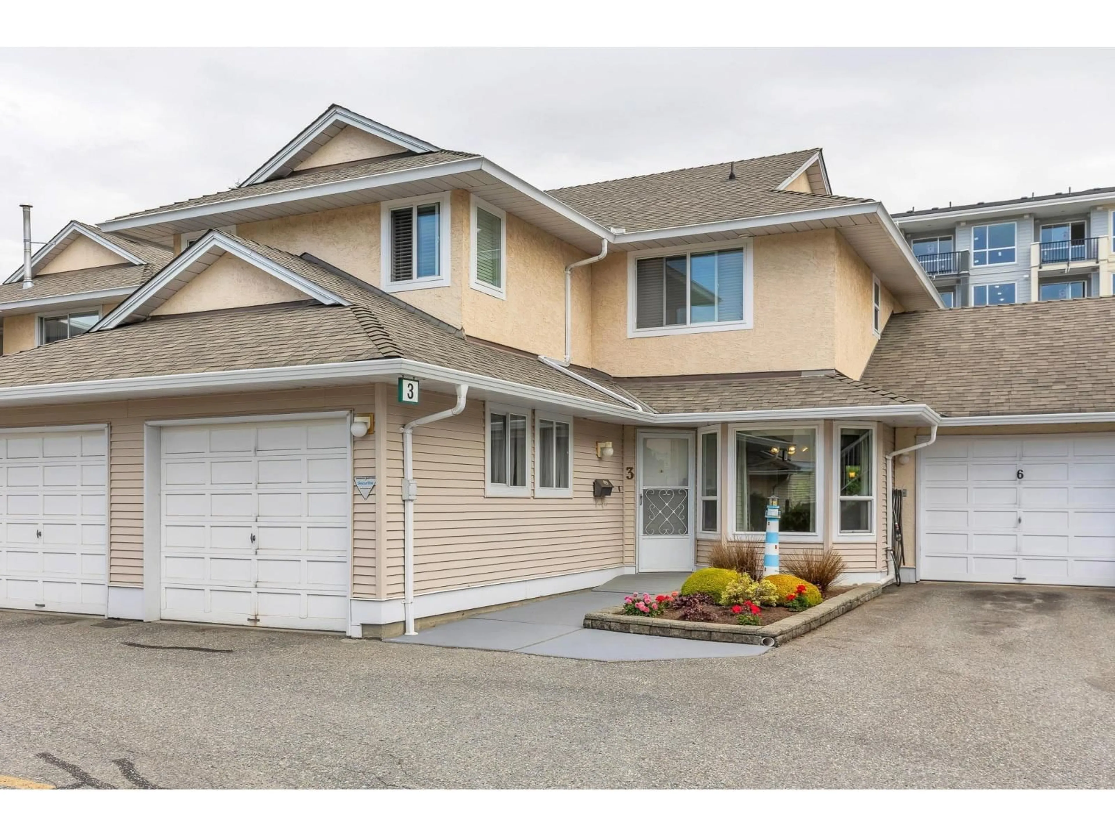 Home with vinyl exterior material, street for 3 - 2475 EMERSON, Abbotsford British Columbia V2T4W5