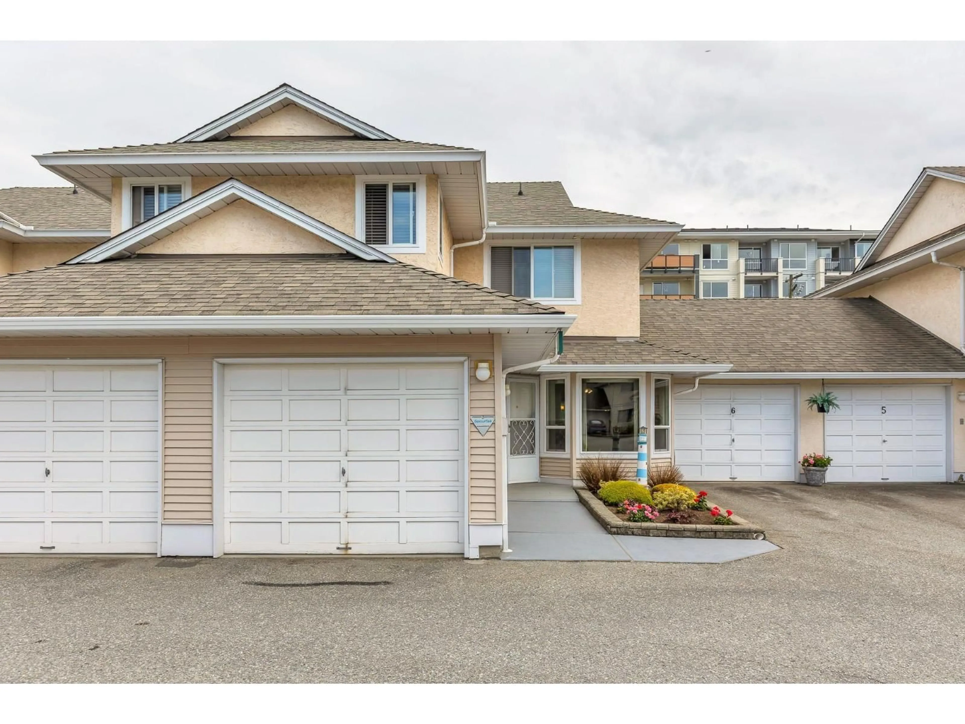 Home with vinyl exterior material, street for 3 - 2475 EMERSON, Abbotsford British Columbia V2T4W5